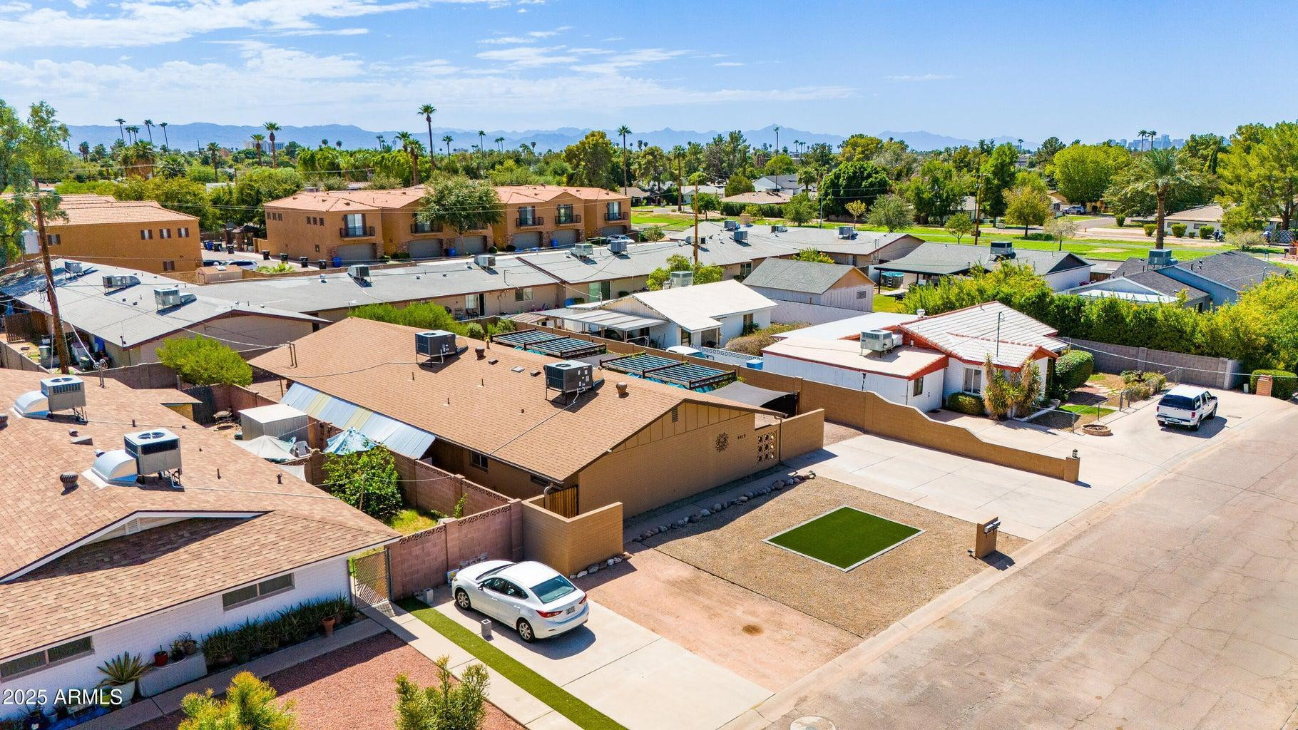 4819 E CAMBRIDGE Avenue Apt 1