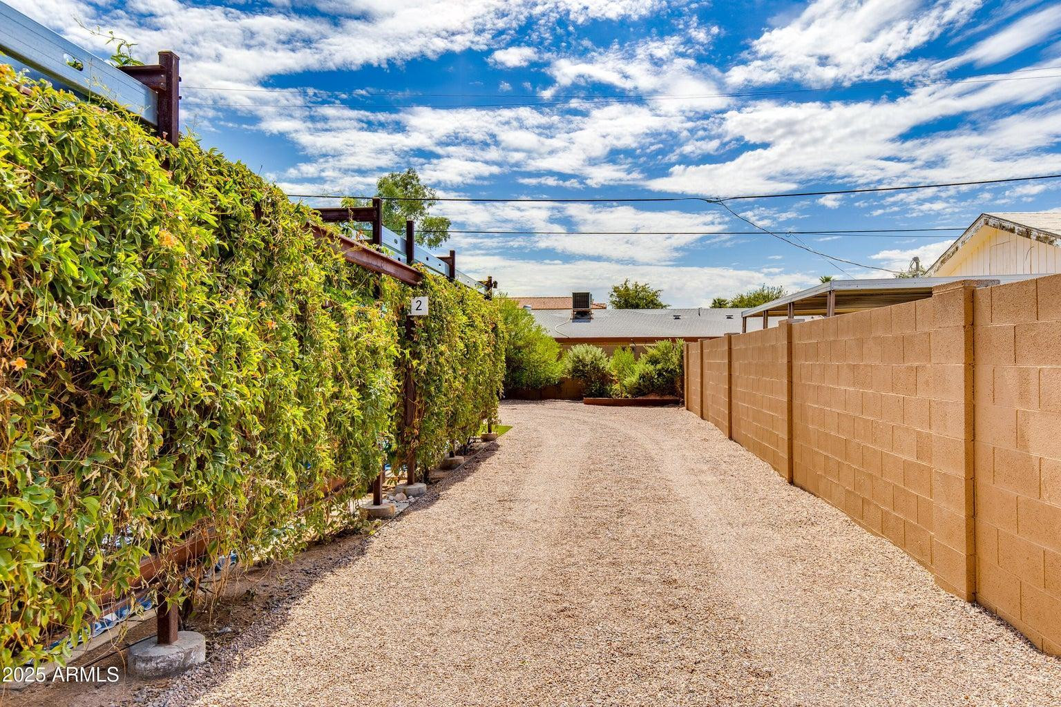 4819 E CAMBRIDGE Avenue Apt 1