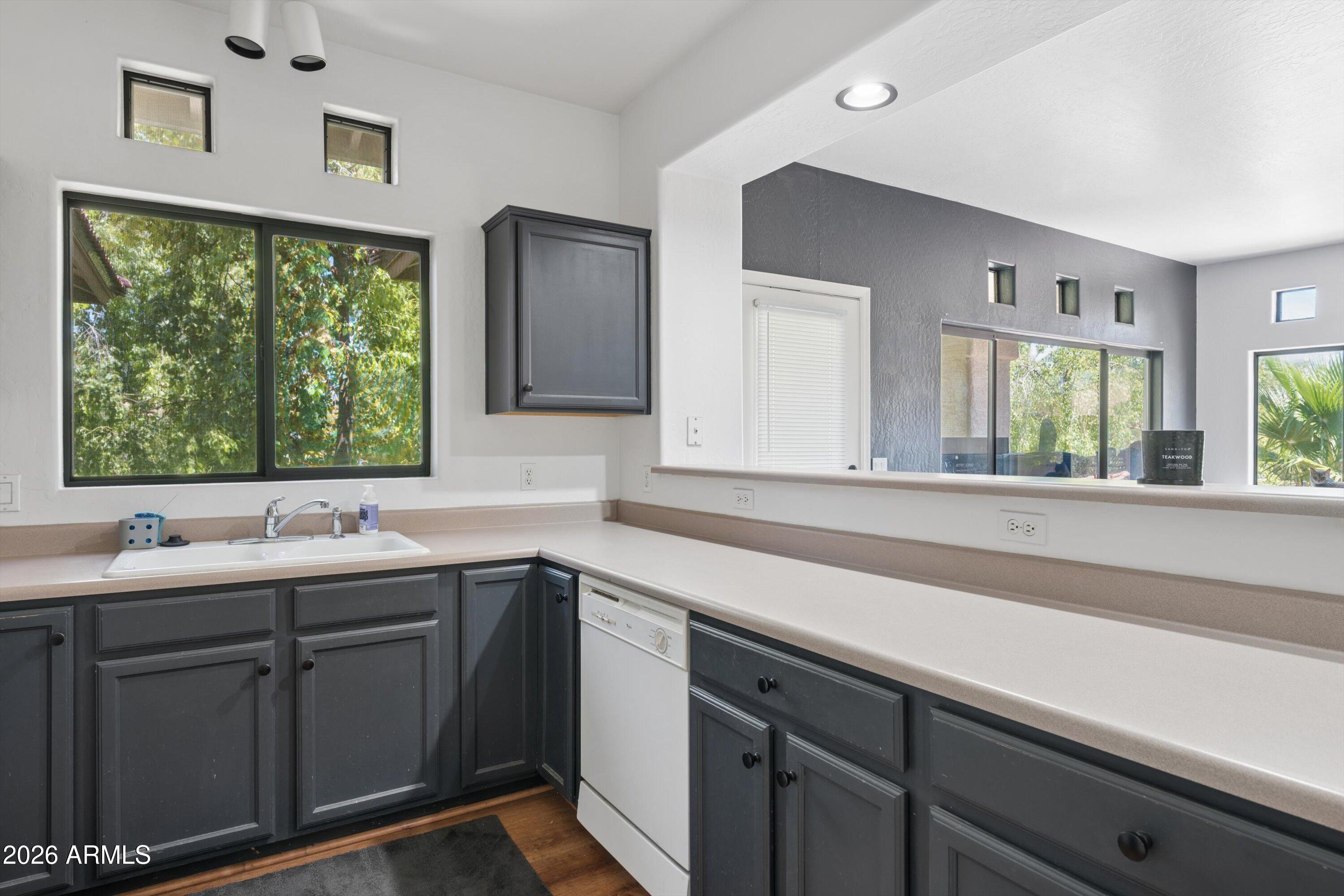 1351 N PLEASANT Drive 2096
