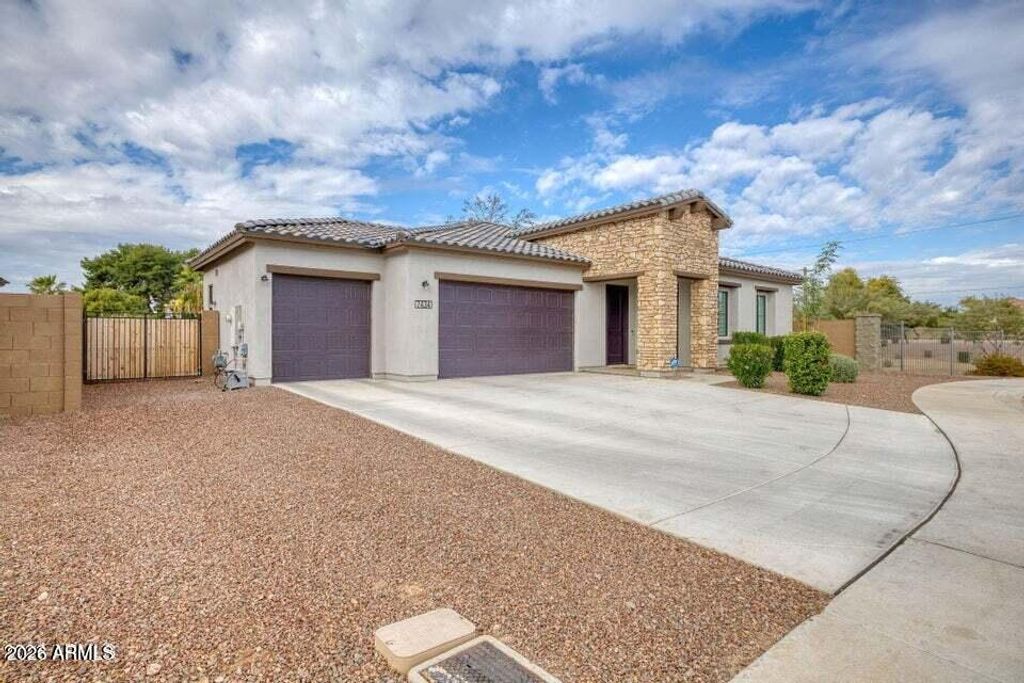 Photo of 7434 N 80th Lane, Glendale, AZ 85303 (MLS # 7025287)