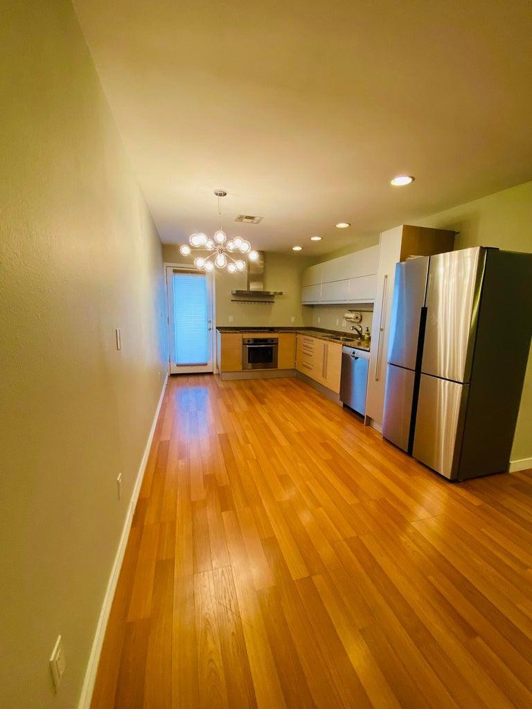 1850 E Maryland Avenue Unit 16