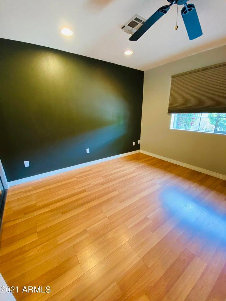 1850 E Maryland Avenue Unit 16