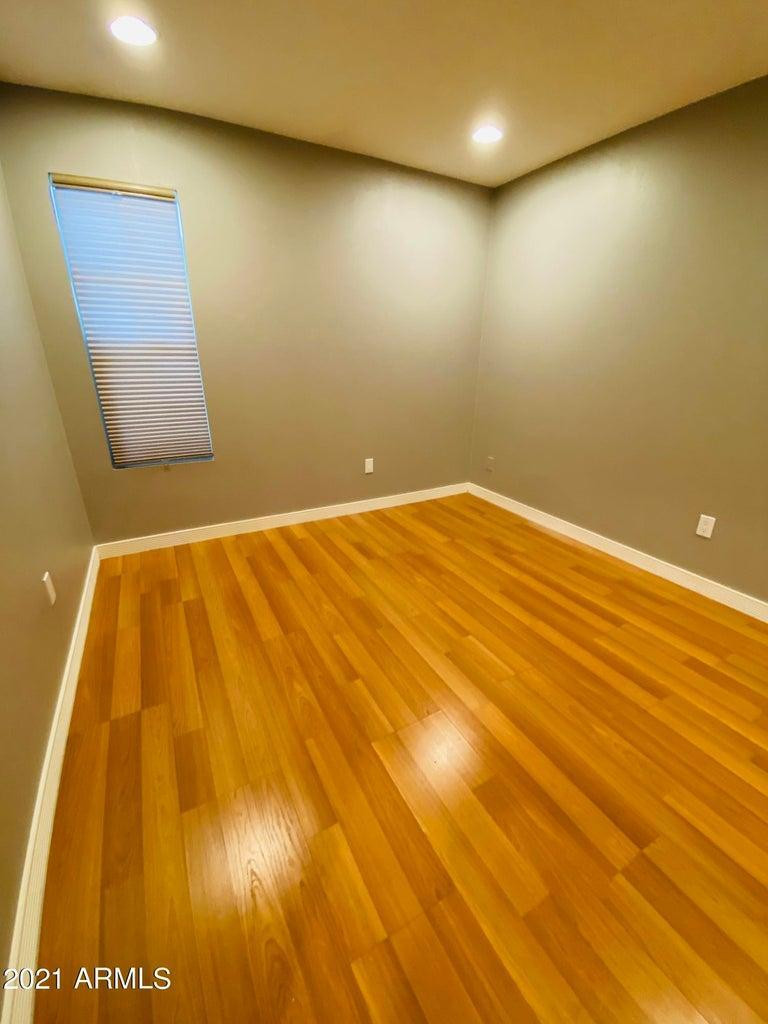 1850 E Maryland Avenue Unit 16