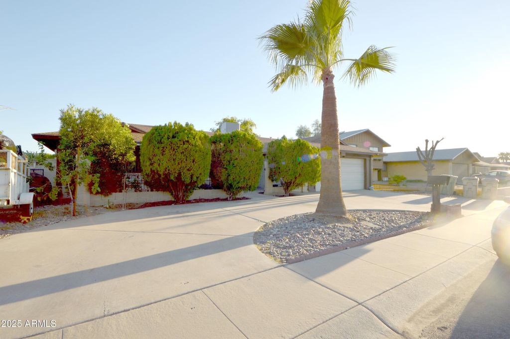 Photo of 6737 W Oregon Avenue, Glendale, AZ 85303 (MLS # 6925412)