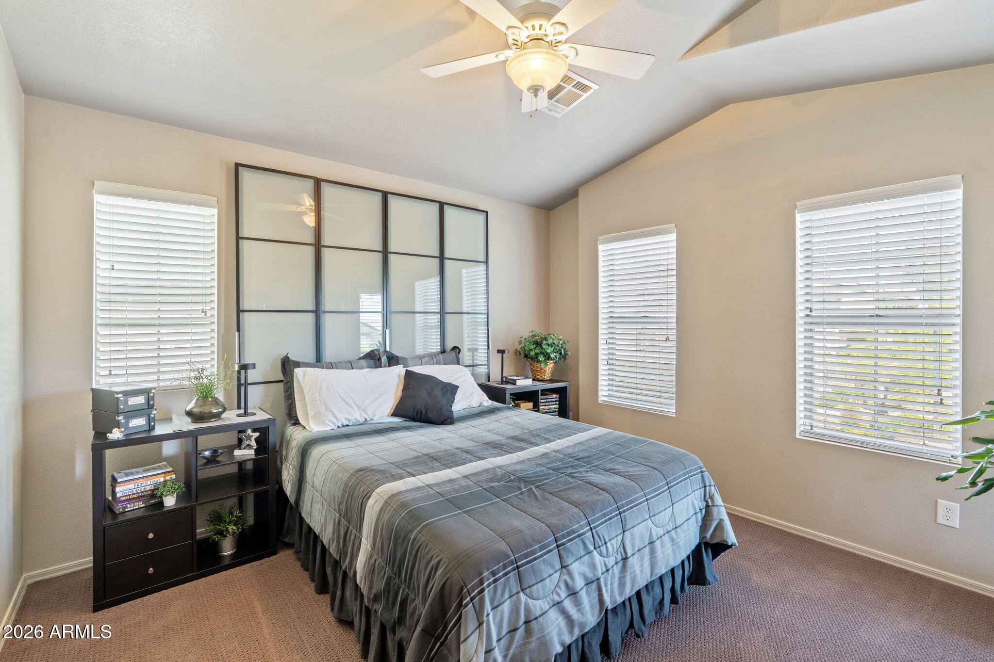 2725 E MINE CREEK Road 2056