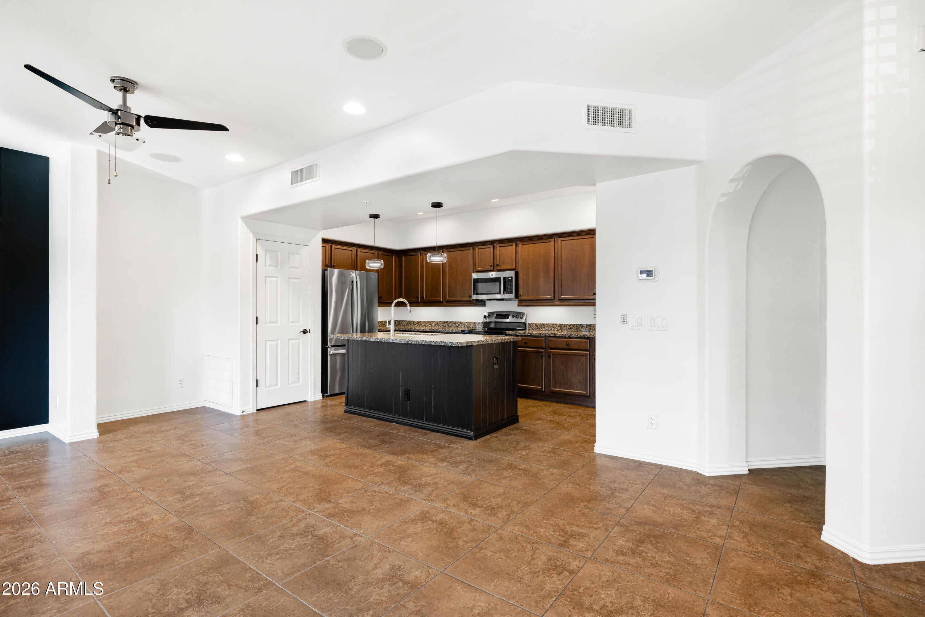 3935 E ROUGH RIDER Road 1240