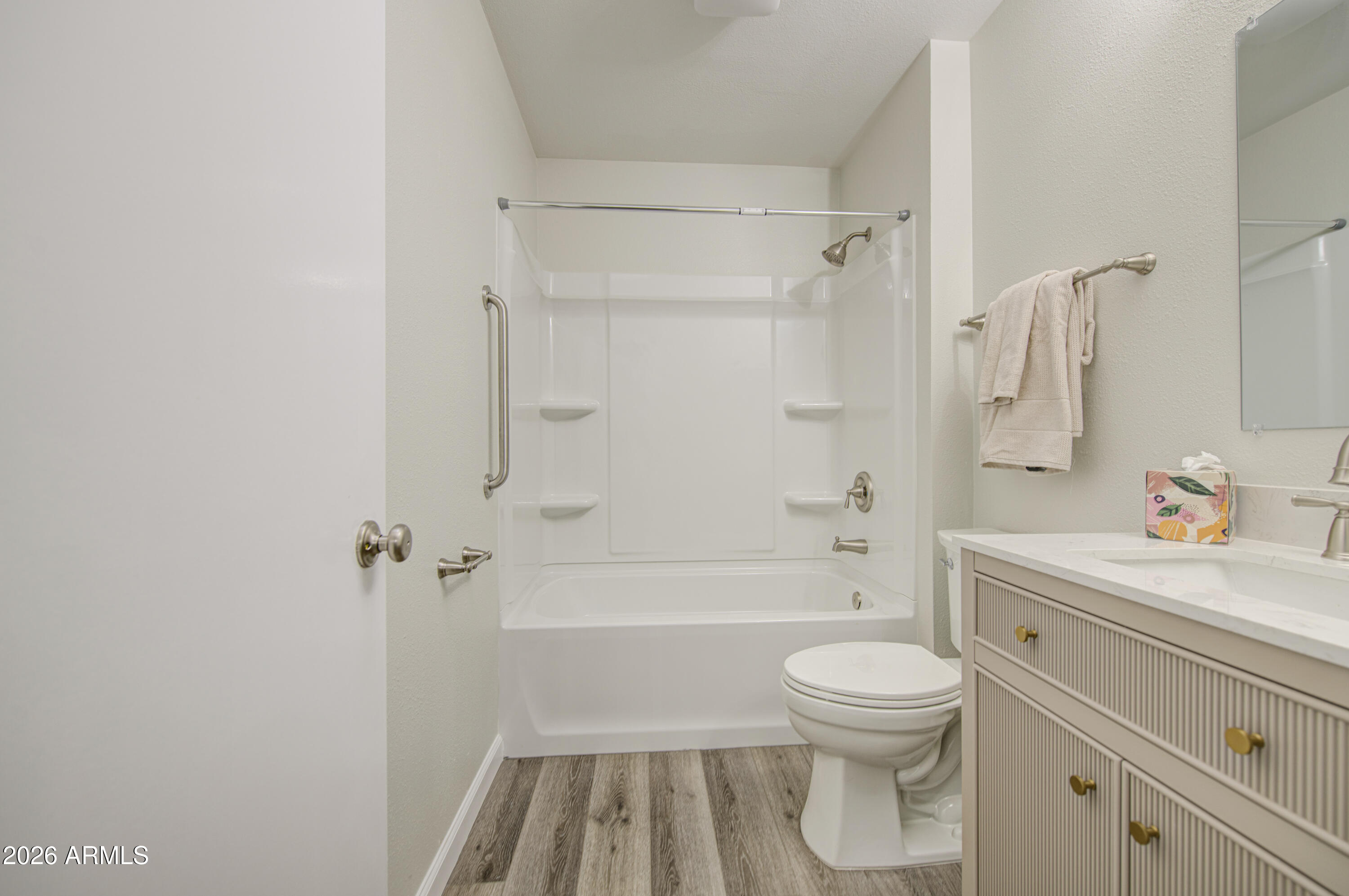 9915 W NEWPORT Drive