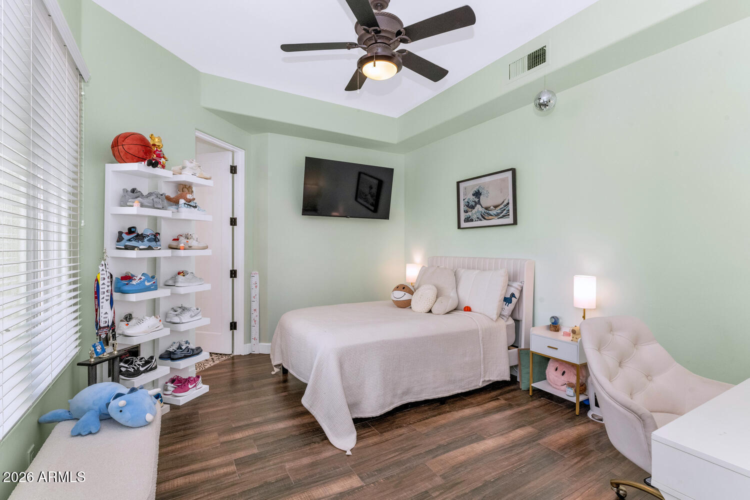 Phoenix, Arizona, 85023, United States, 4 Bedrooms Bedrooms, ,5 BathroomsBathrooms,Residential,Active,2035095