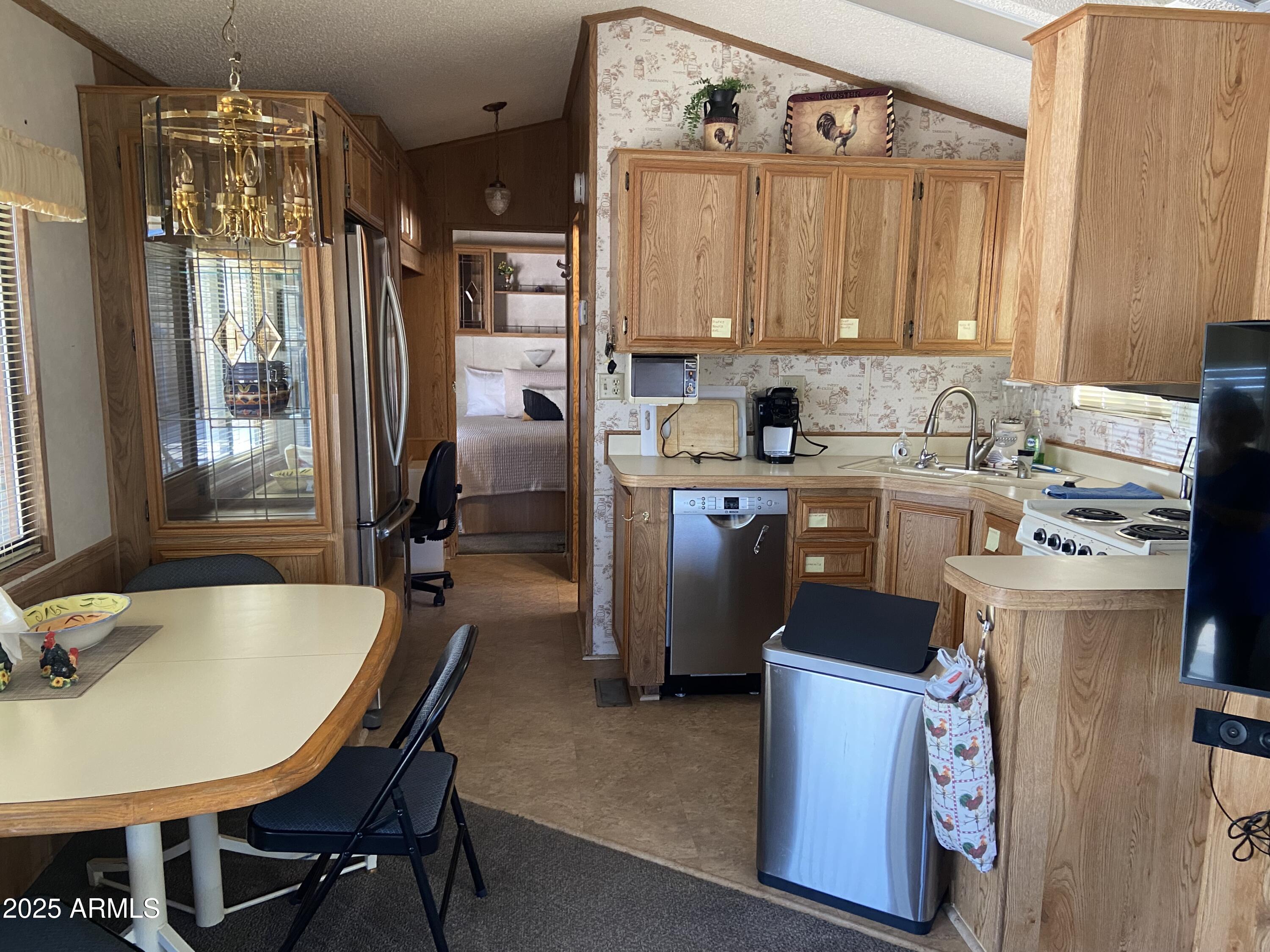 1262 S SHAWNEE Drive