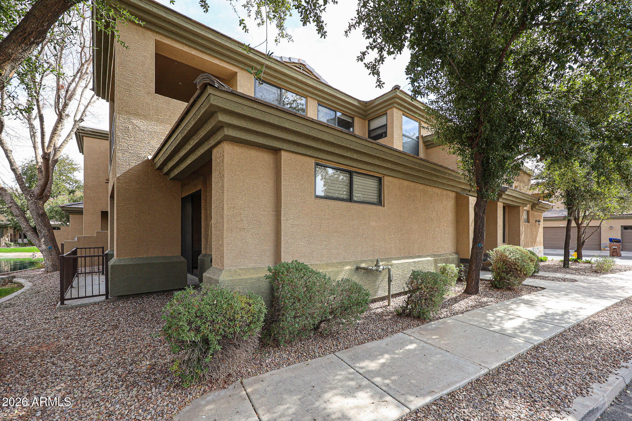 705 W QUEEN CREEK Road 1037