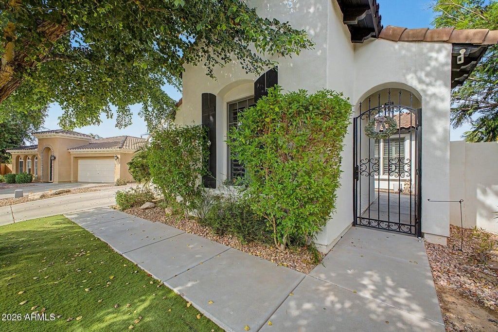 Photo of 3057 S Halsted Drive, Chandler, AZ 85286 (MLS # 7067609)
