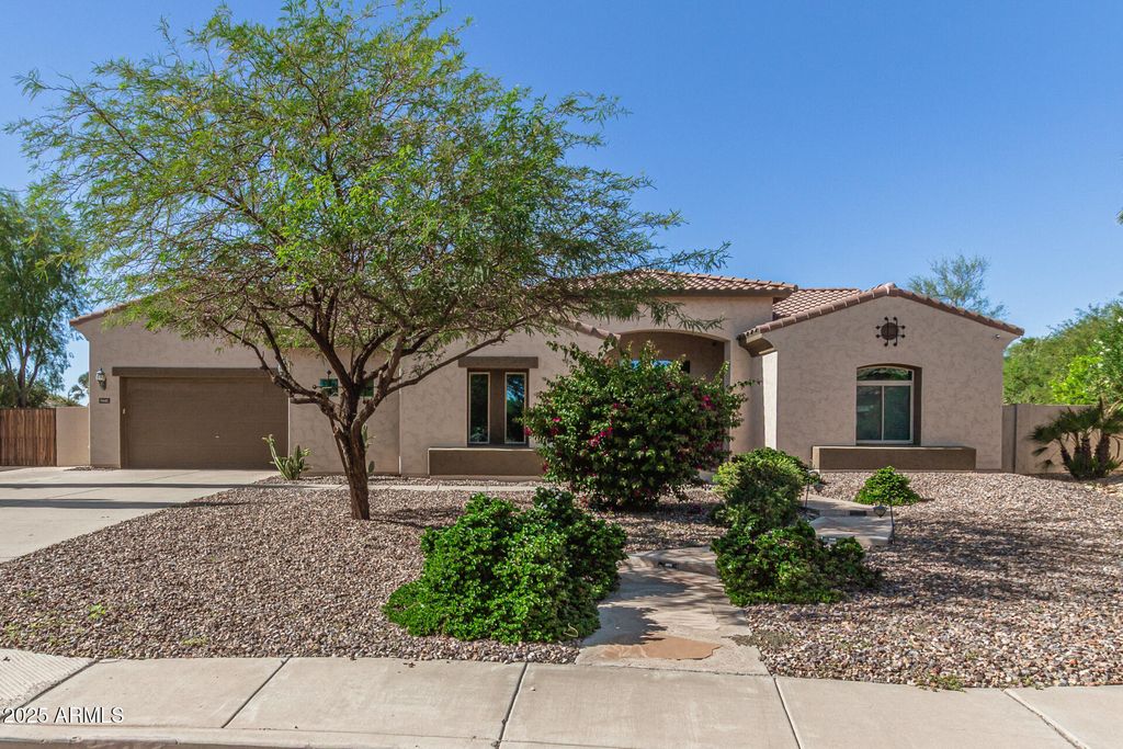 Photo of 5440 S Dragoon Drive, Chandler, AZ 85249 (MLS # 6983858)