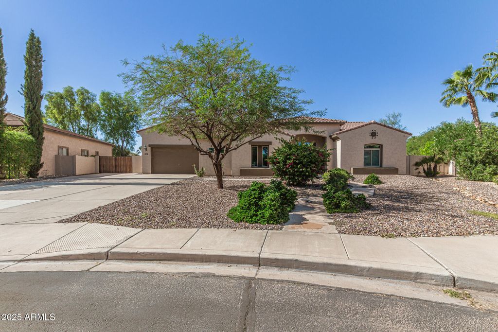 Photo of 5440 S Dragoon Drive, Chandler, AZ 85249 (MLS # 6983858)