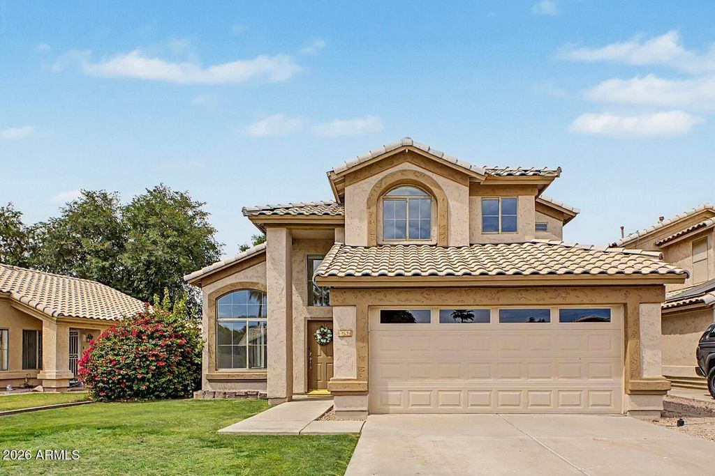 Photo of 1752 E Tremaine Avenue, Gilbert, AZ 85234 (MLS # 7015642)