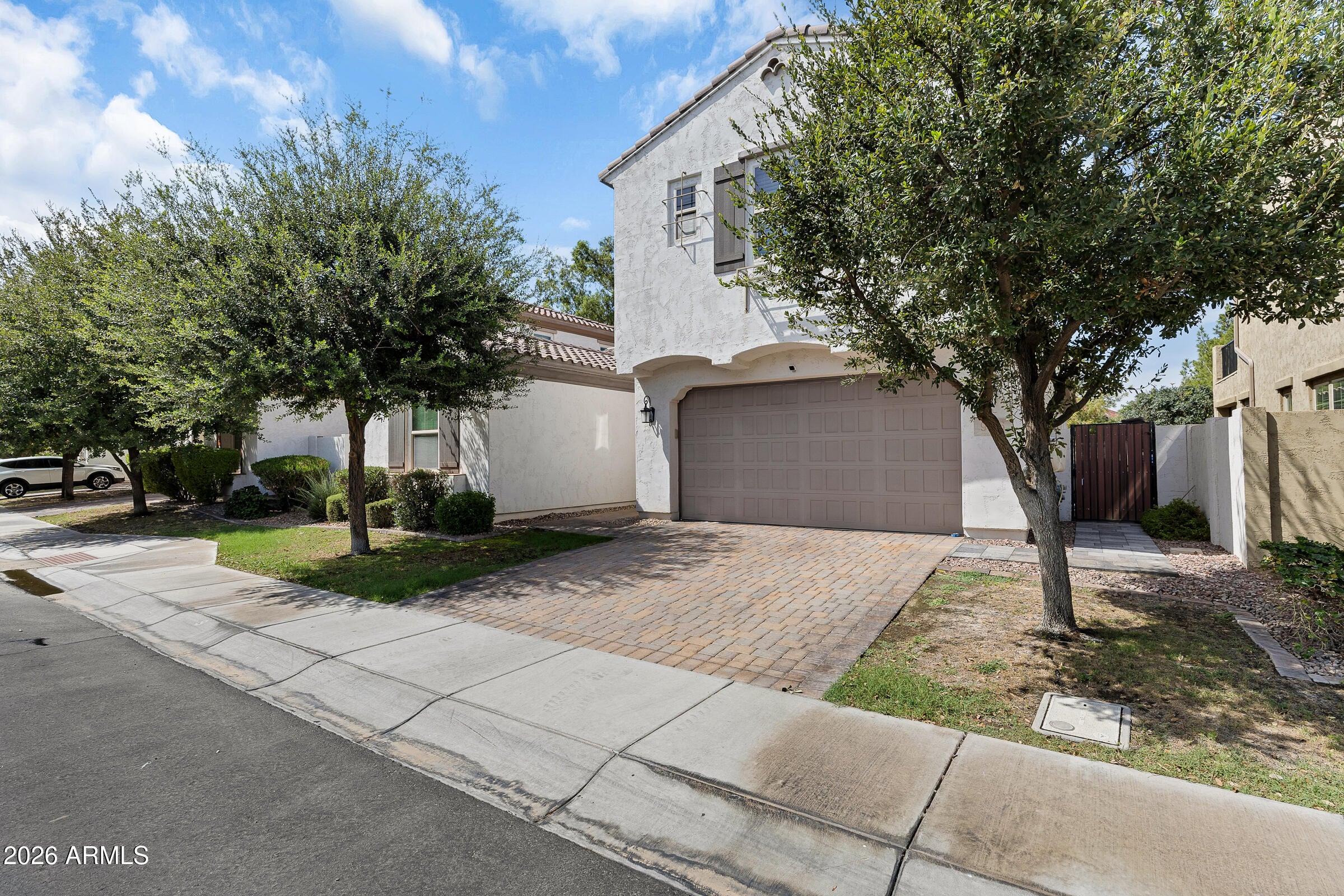 956 W YELLOWSTONE Way