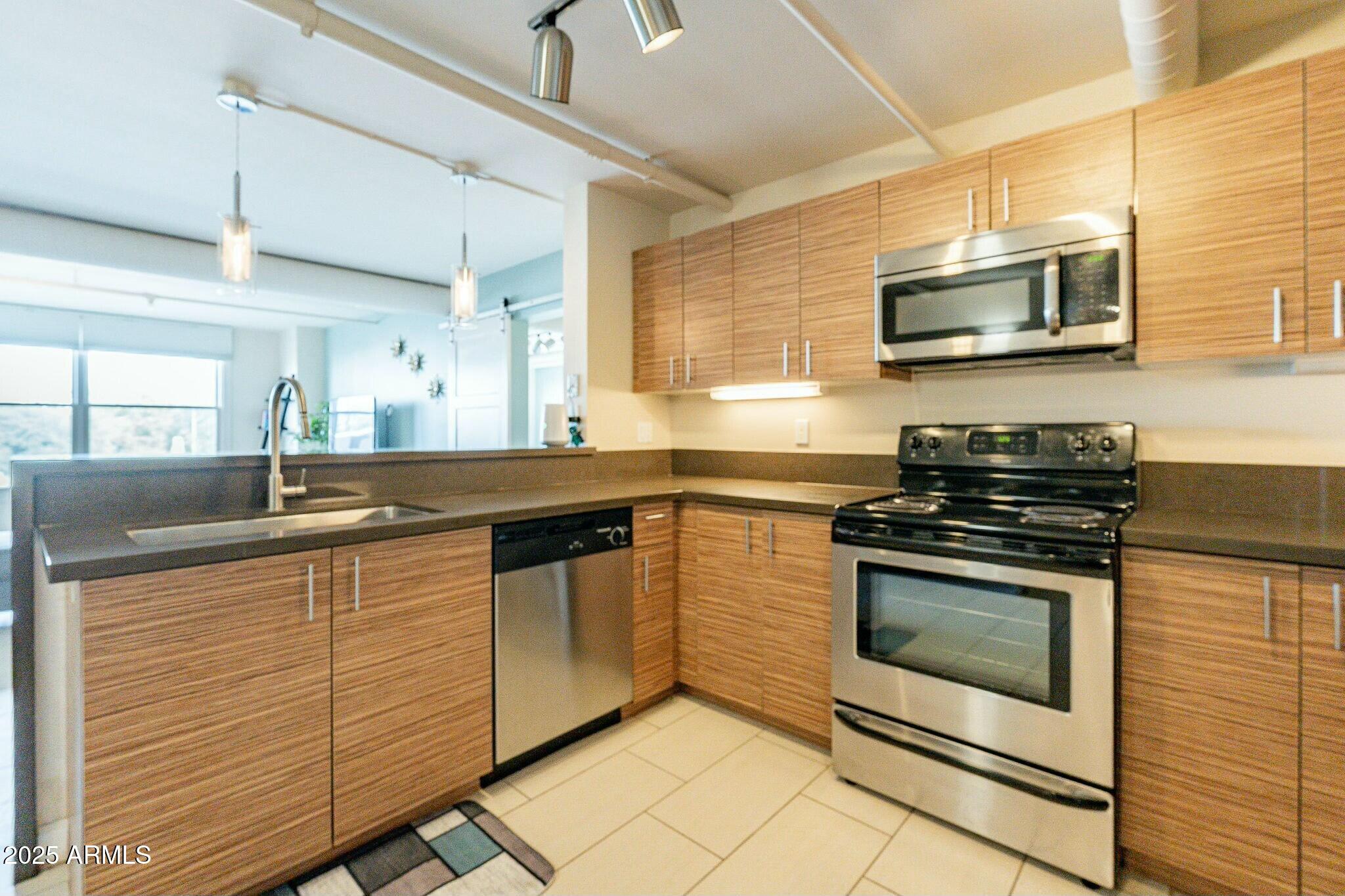 535 W THOMAS Road 211