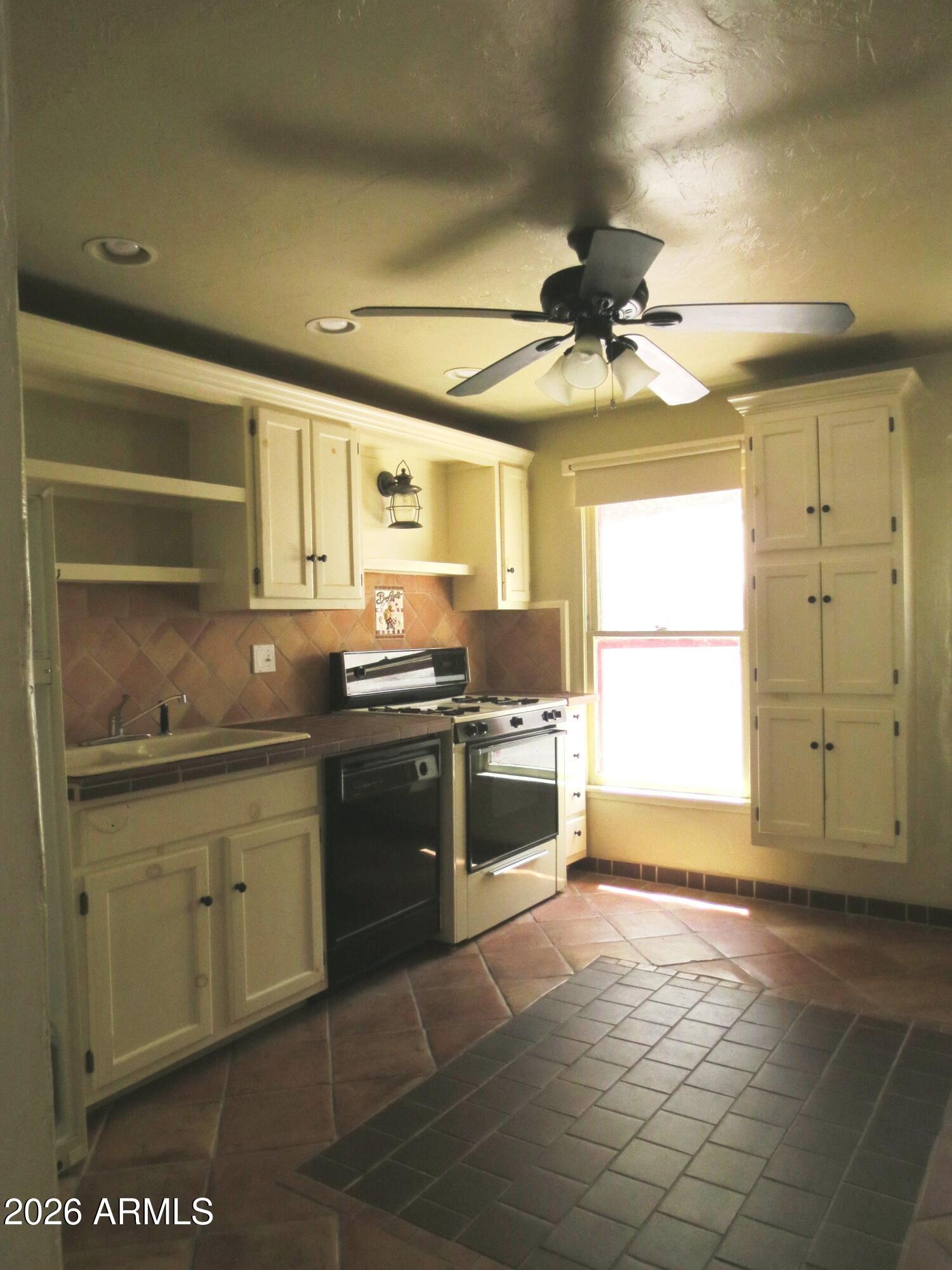 638 Tombstone Canyon 2