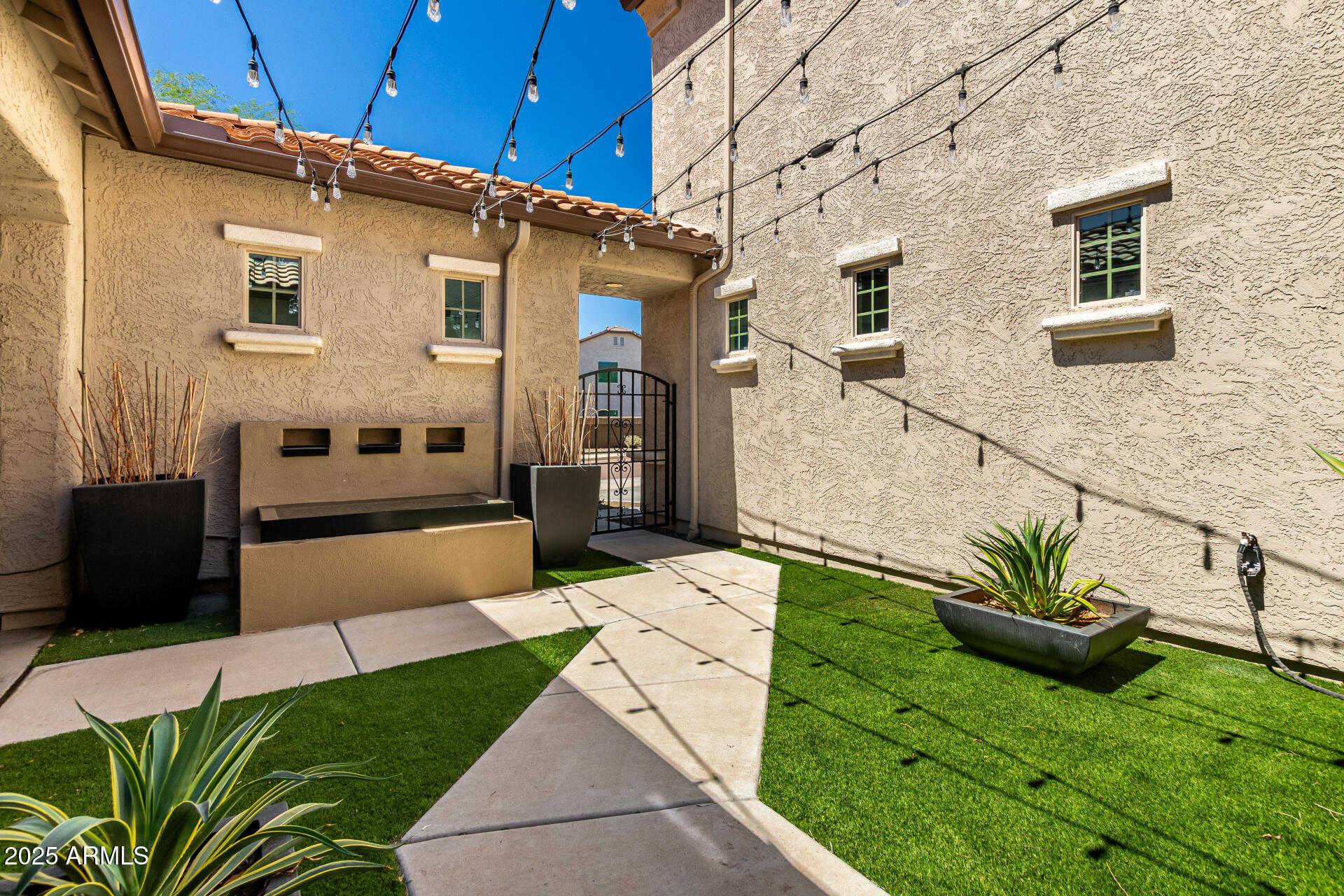 1630 W BLAYLOCK Drive