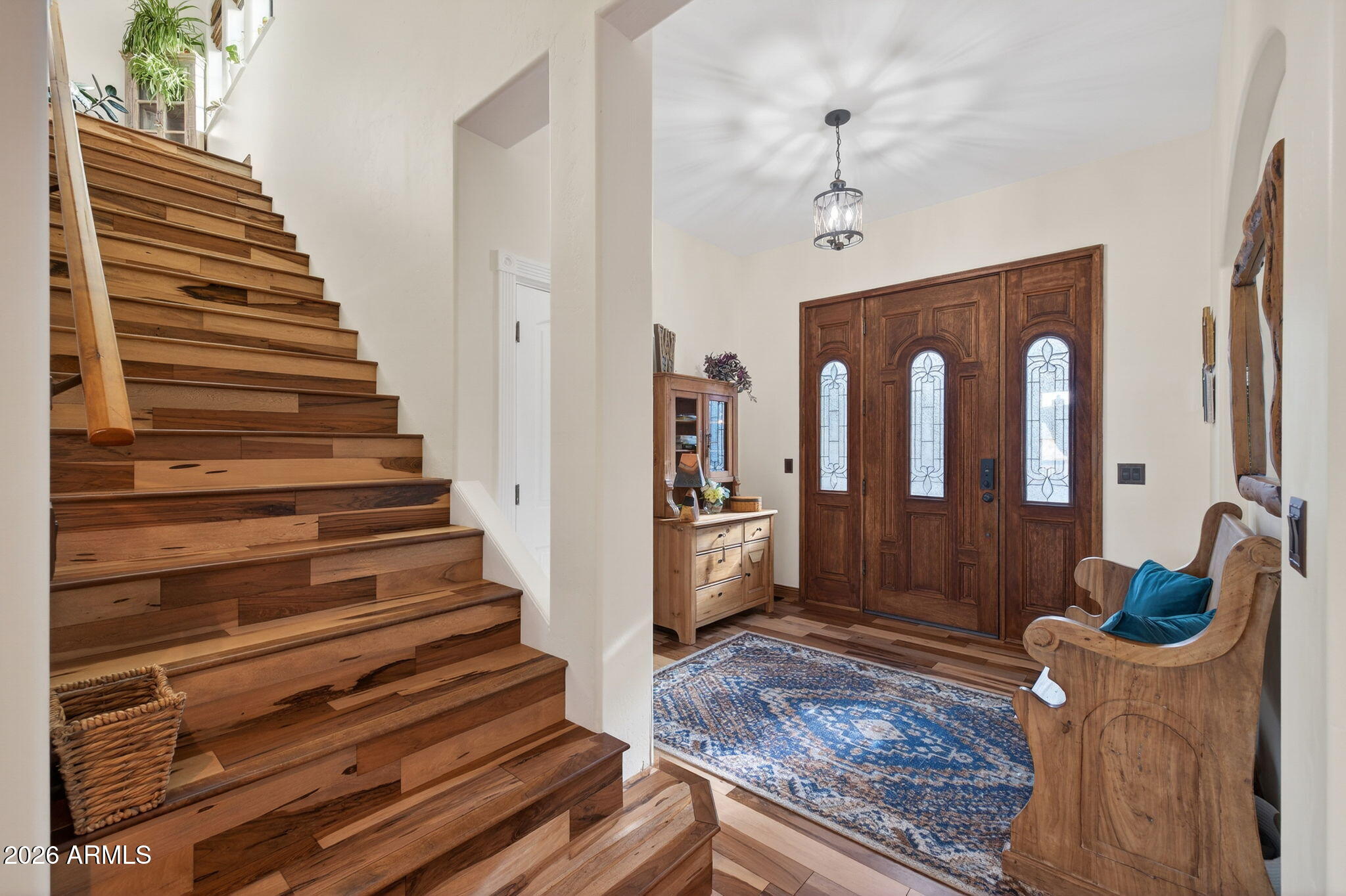 128 E SADDLEBACK Trail