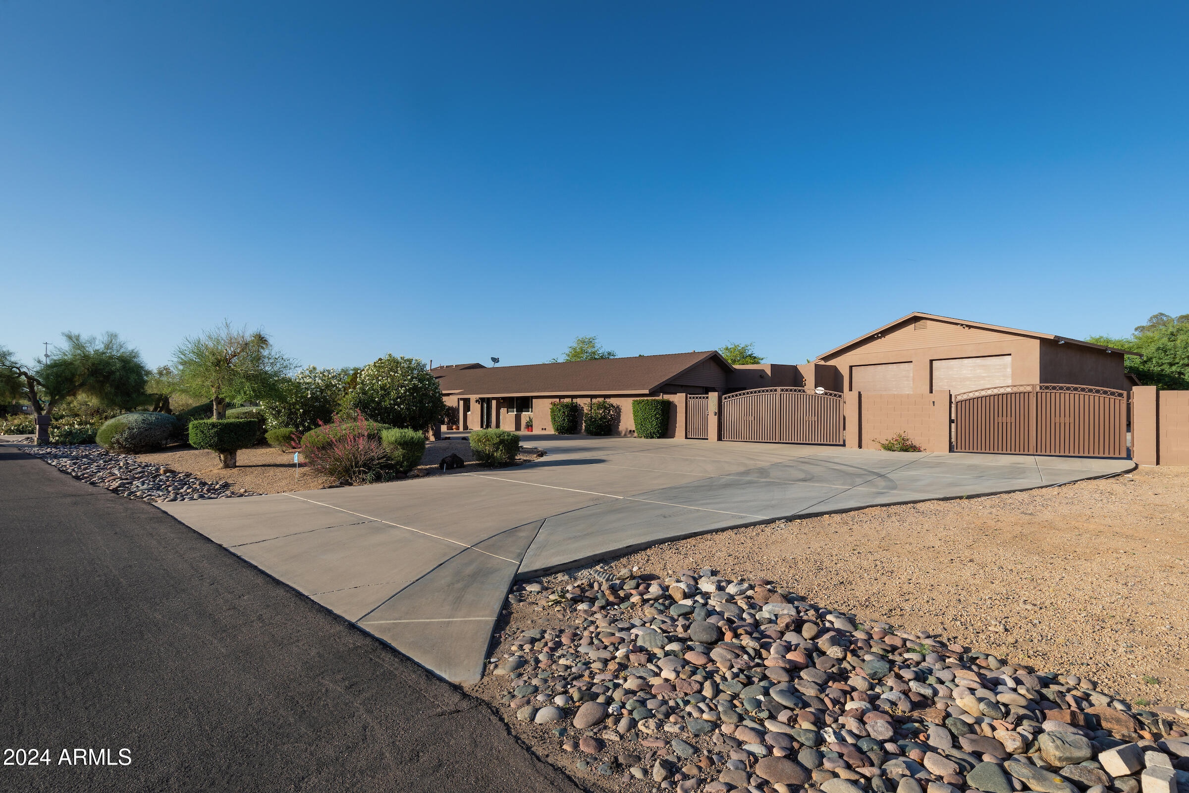 7801 E DAVENPORT Drive