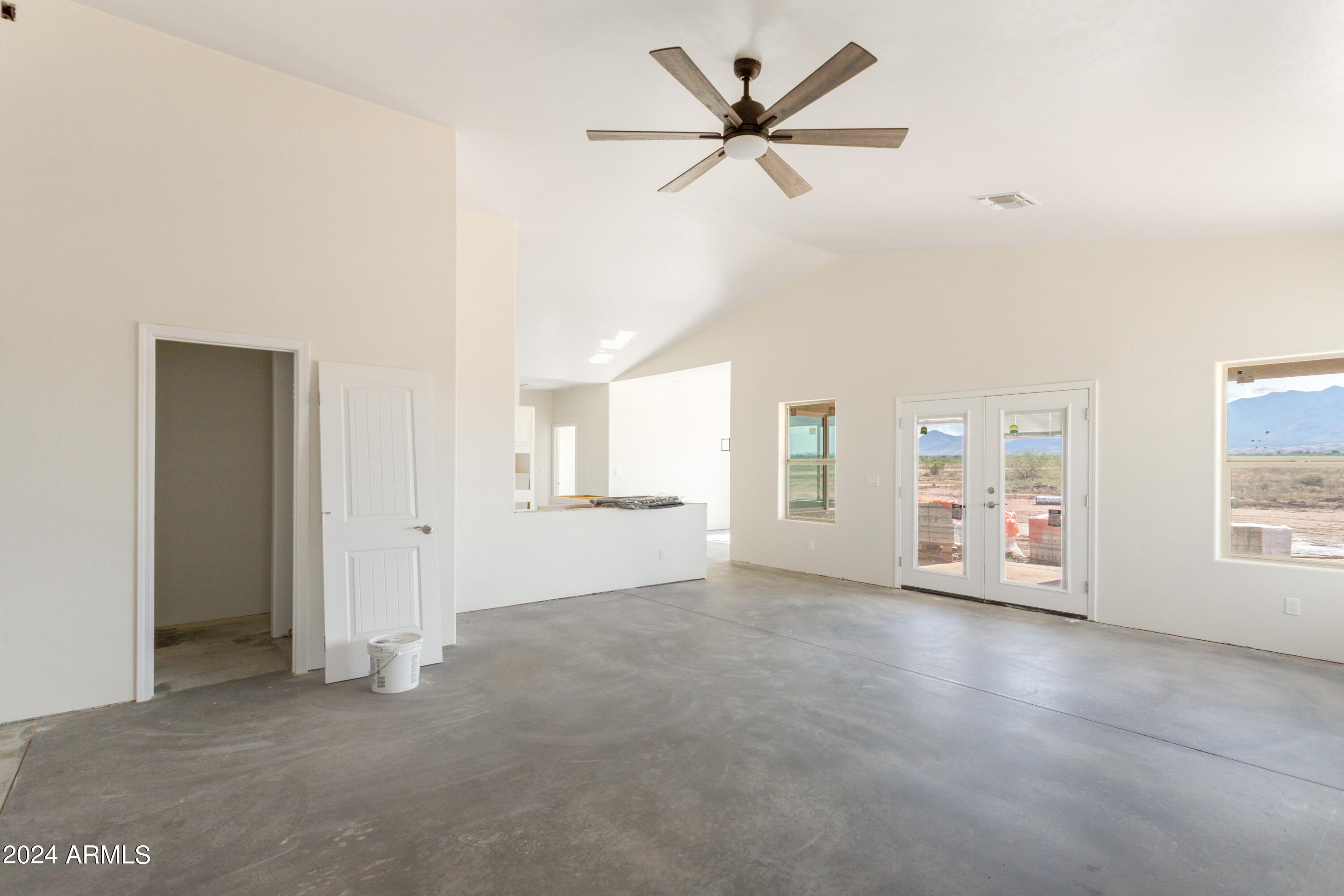 RANCHO ARIZONA - Residential