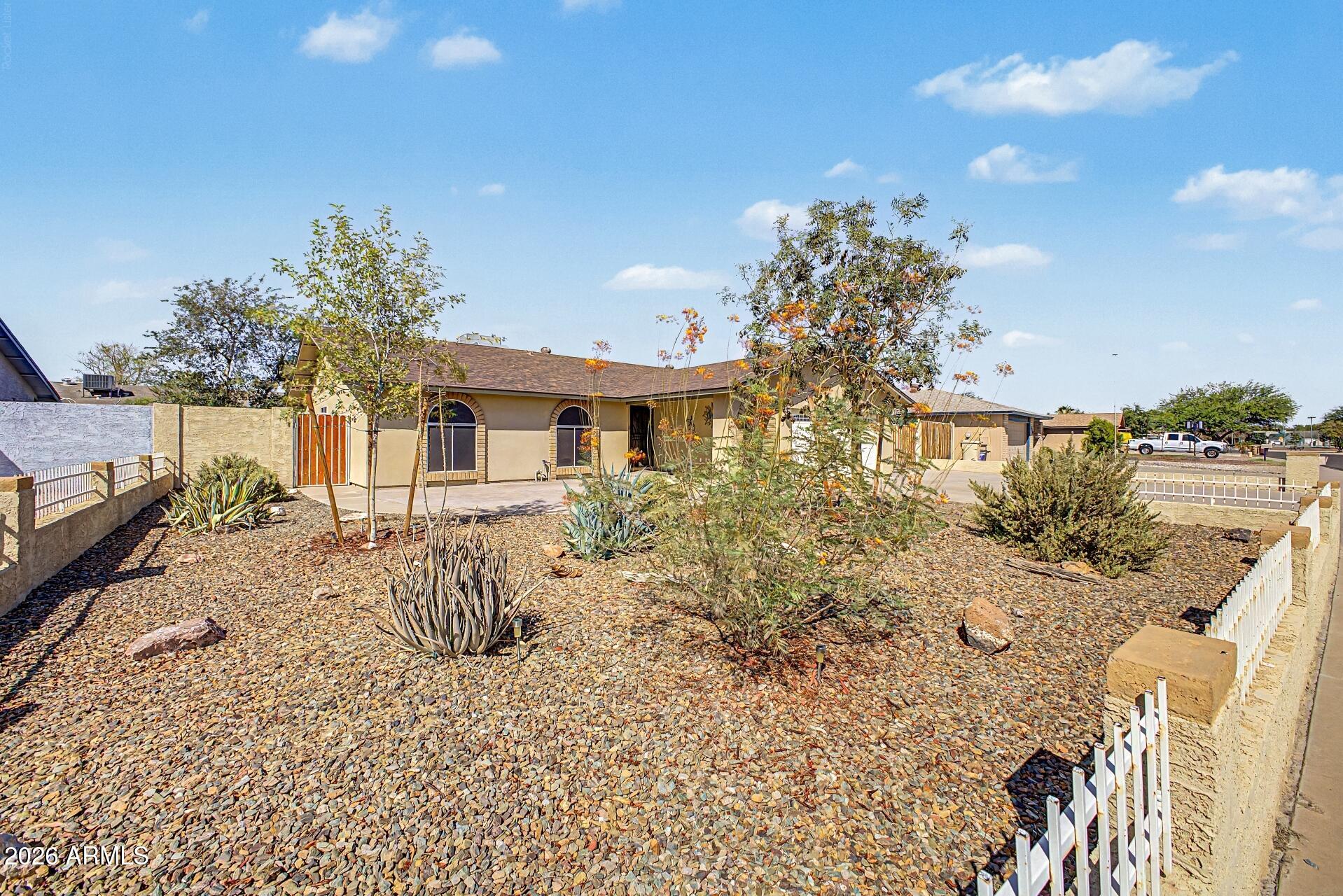 7208 W SUNNYSLOPE Lane