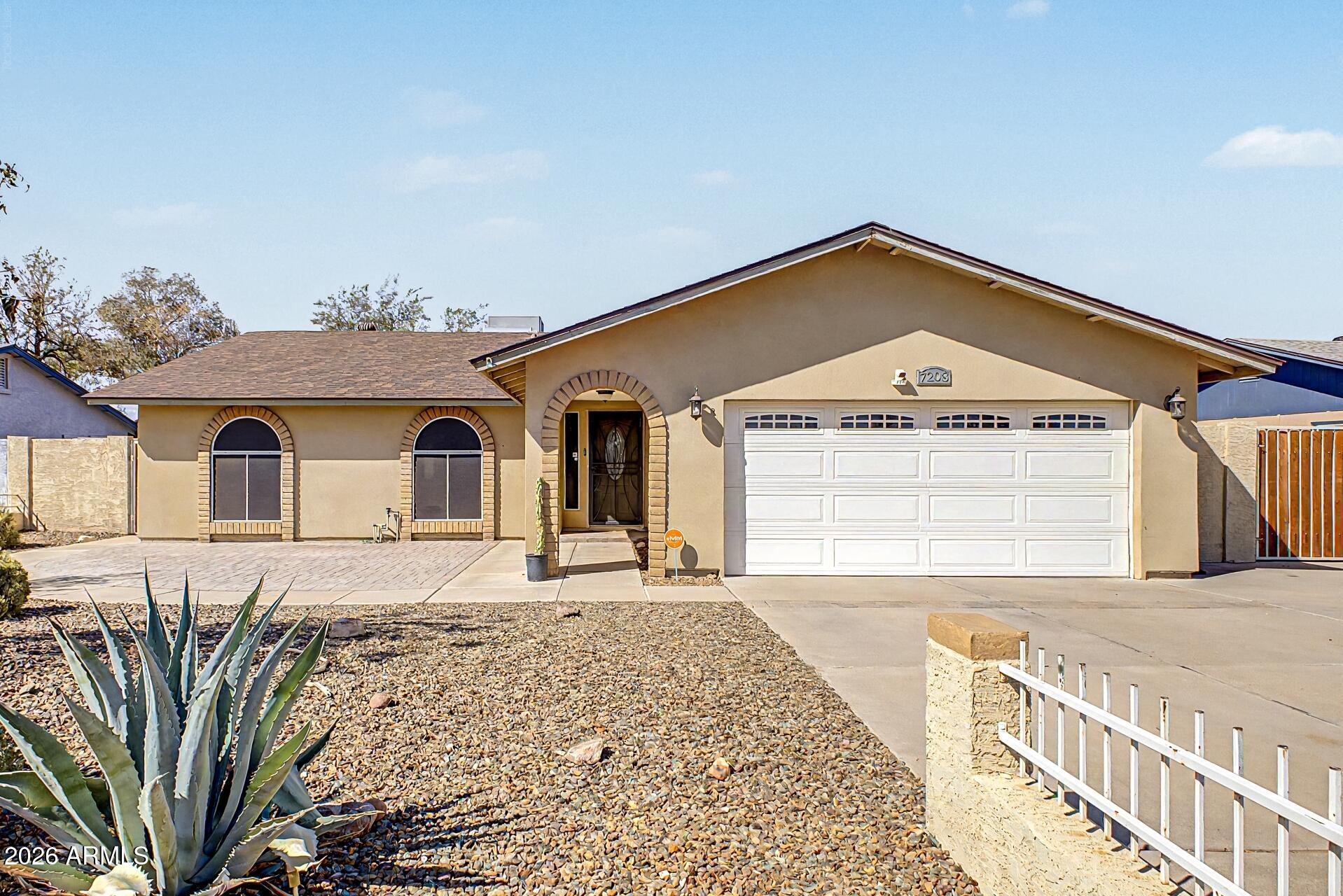 7208 W SUNNYSLOPE Lane