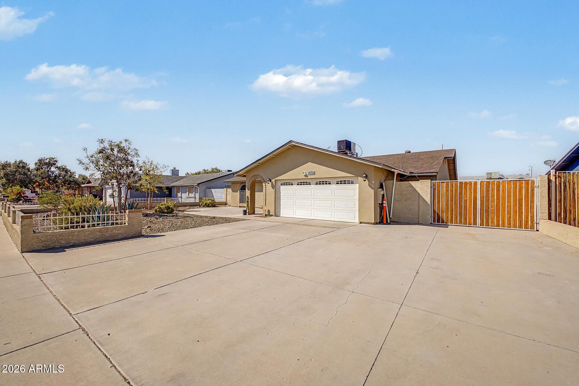 7208 W SUNNYSLOPE Lane