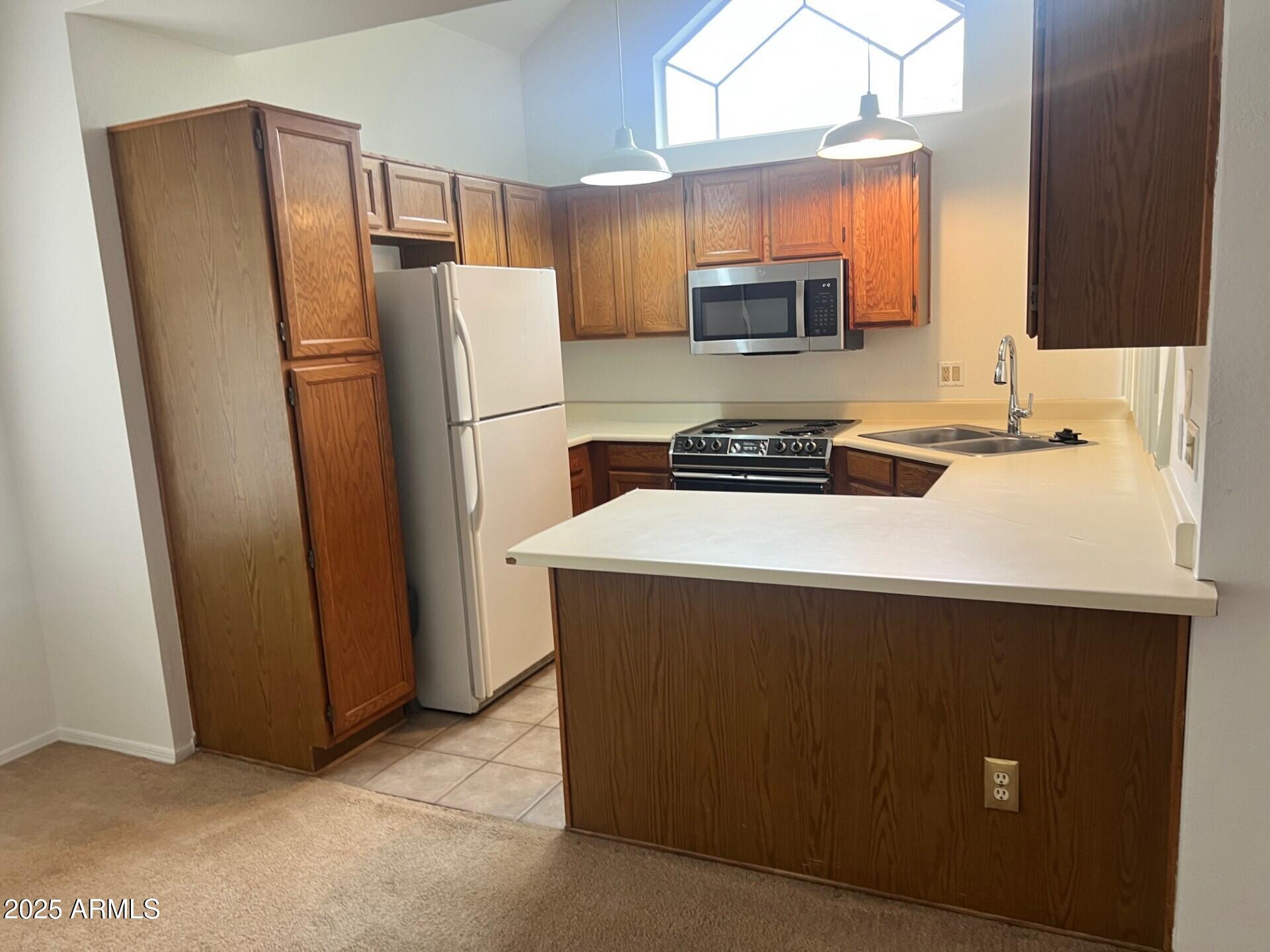 1633 E LAKESIDE Drive 17