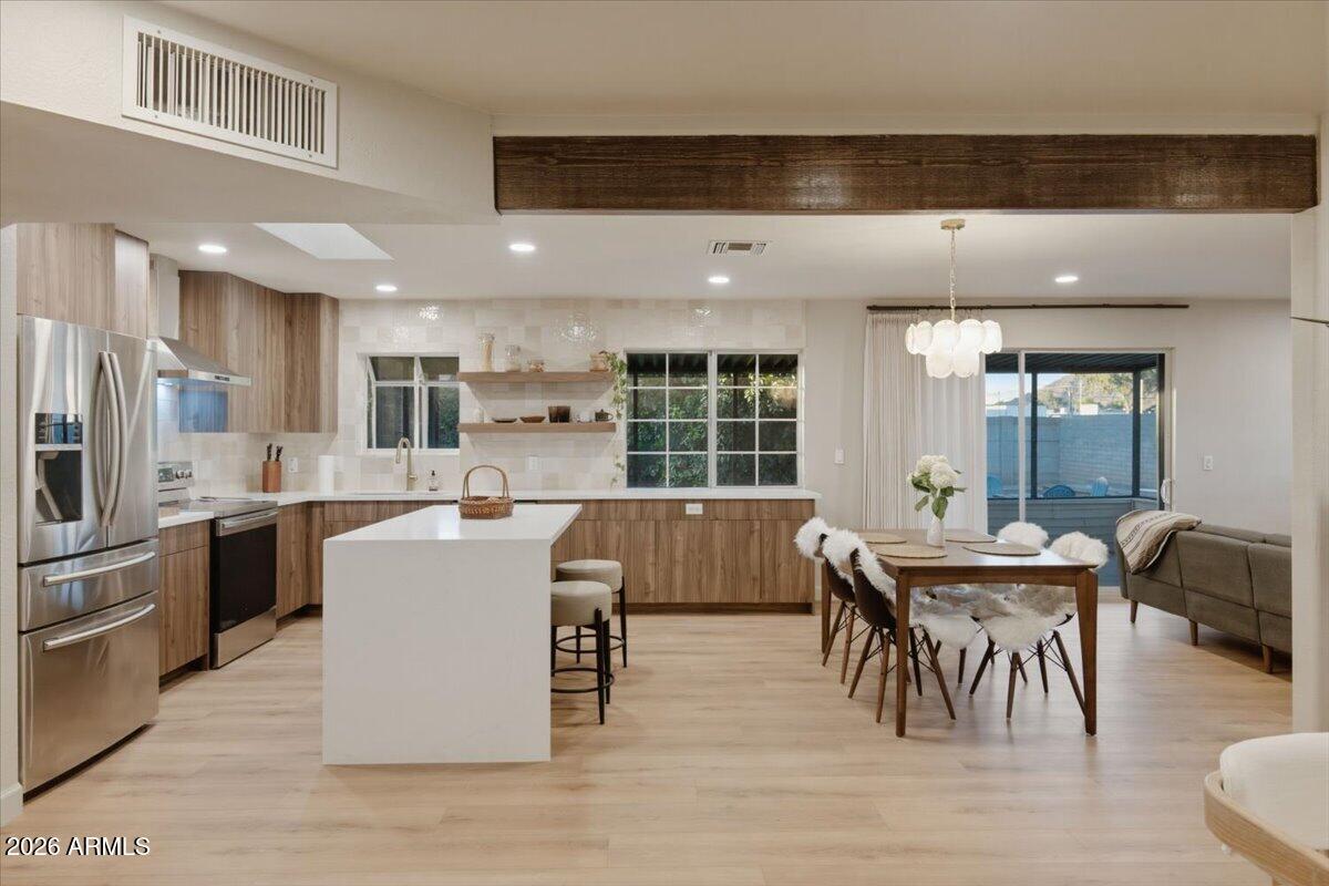 1708 W SUNNYSLOPE Lane