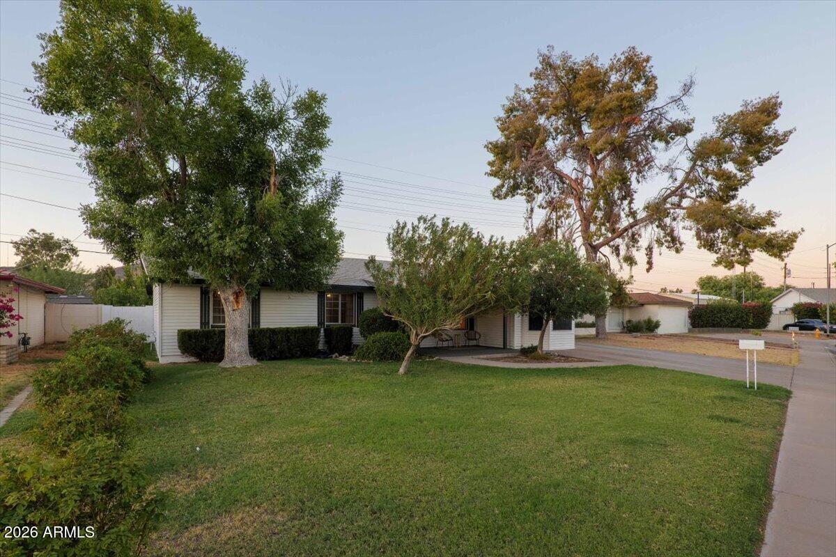 1708 W SUNNYSLOPE Lane