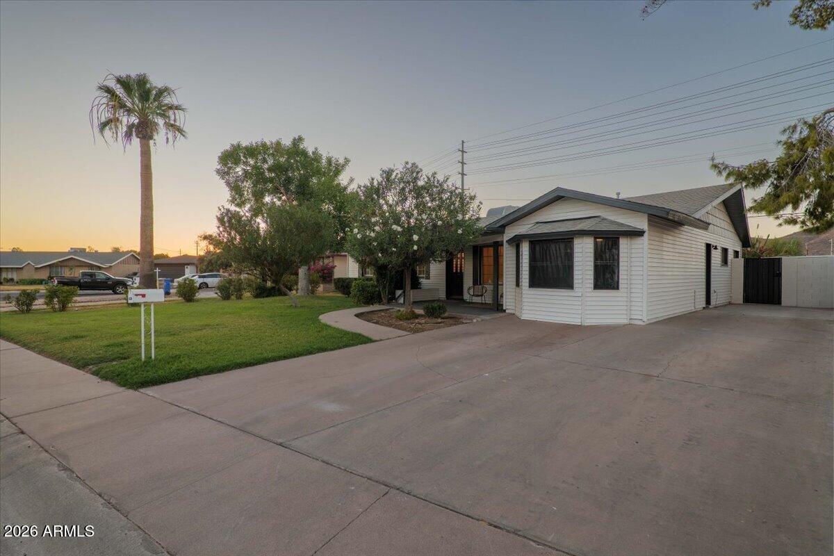 1708 W SUNNYSLOPE Lane