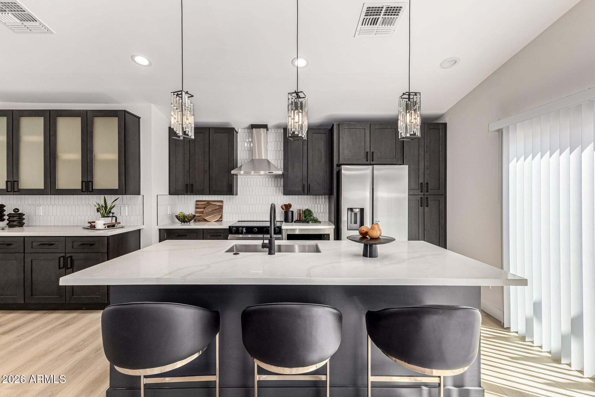 2507 E DEVONSHIRE Avenue