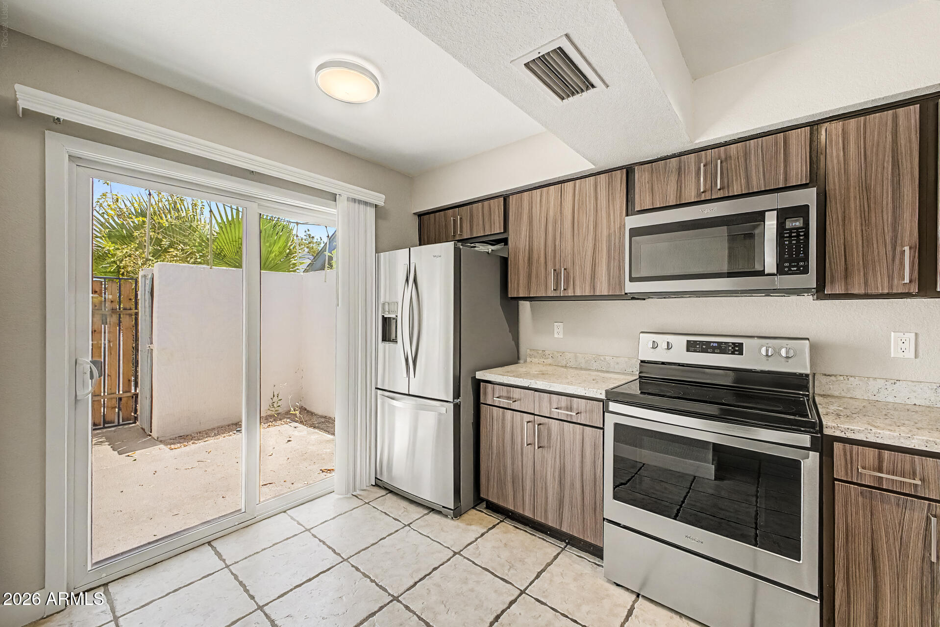302 N SYCAMORE -- 22