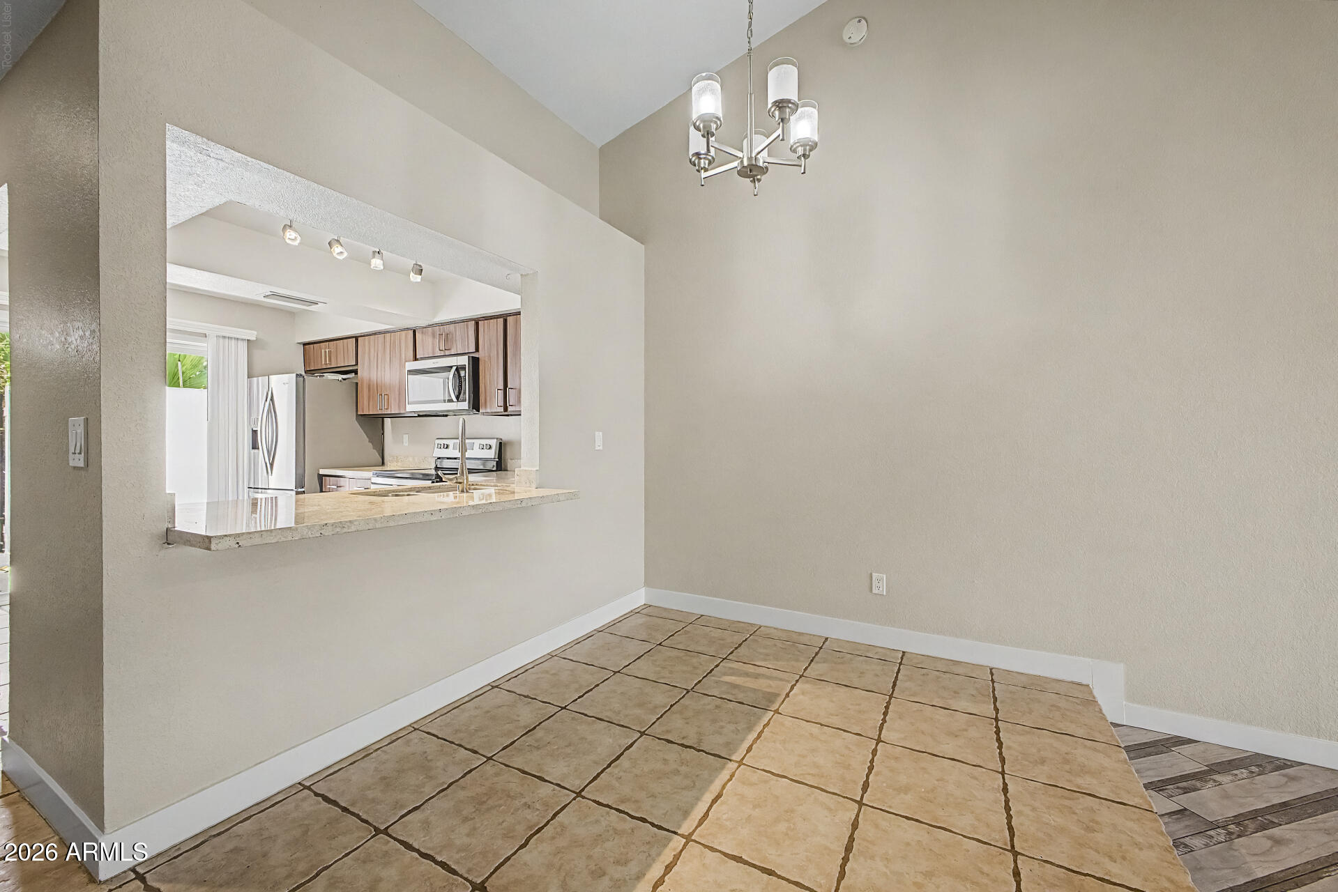 302 N SYCAMORE -- 22