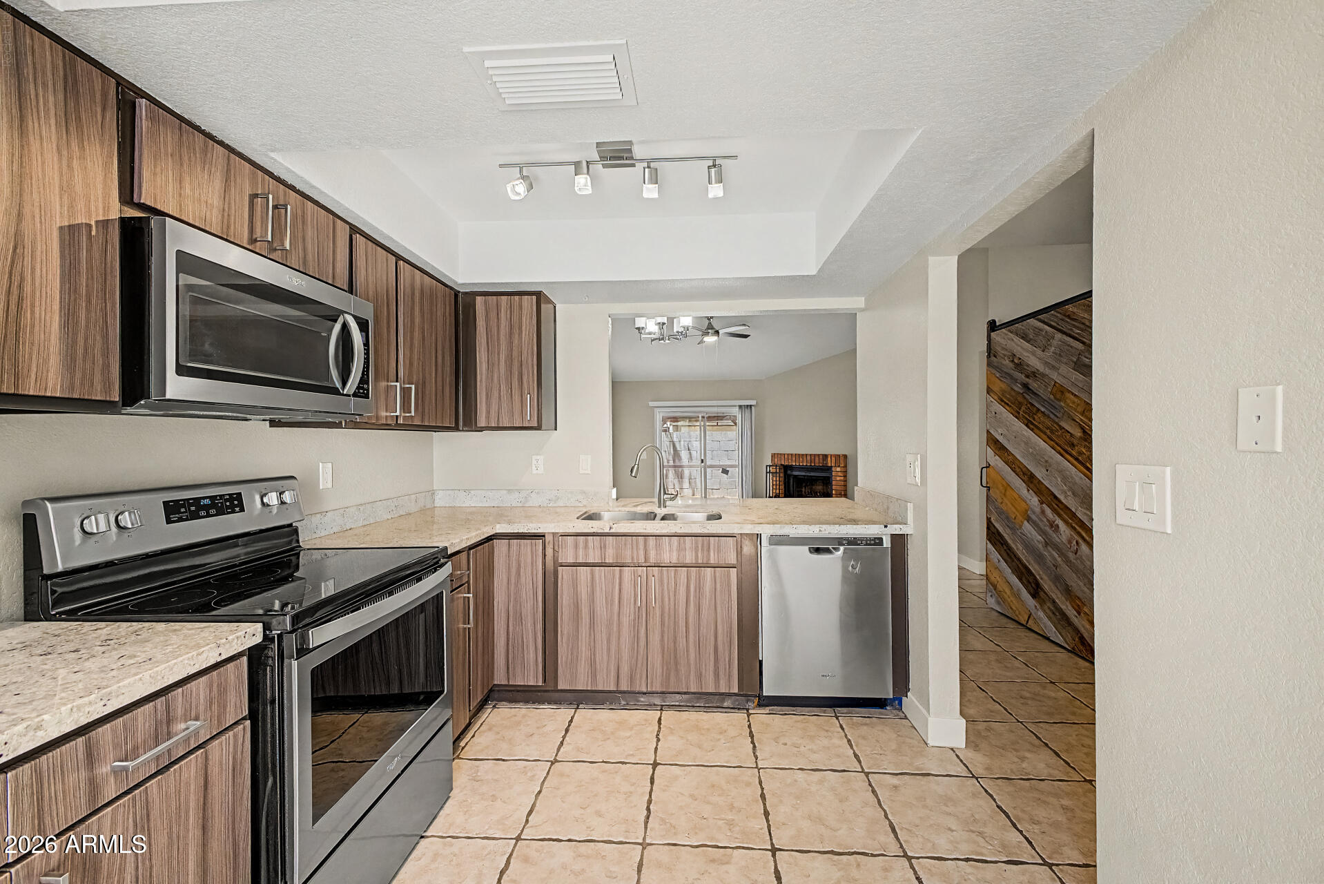 302 N SYCAMORE -- 22