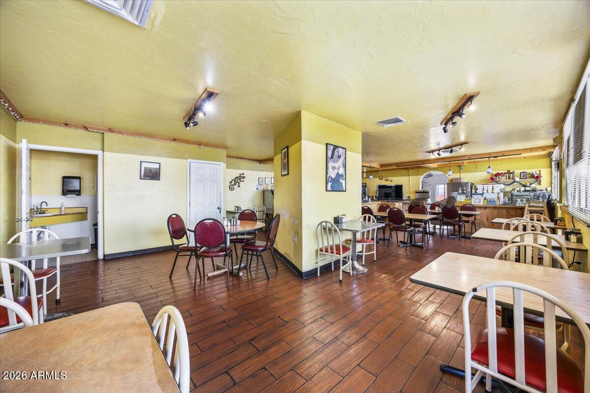 MESA BONITA - Commercial Sale