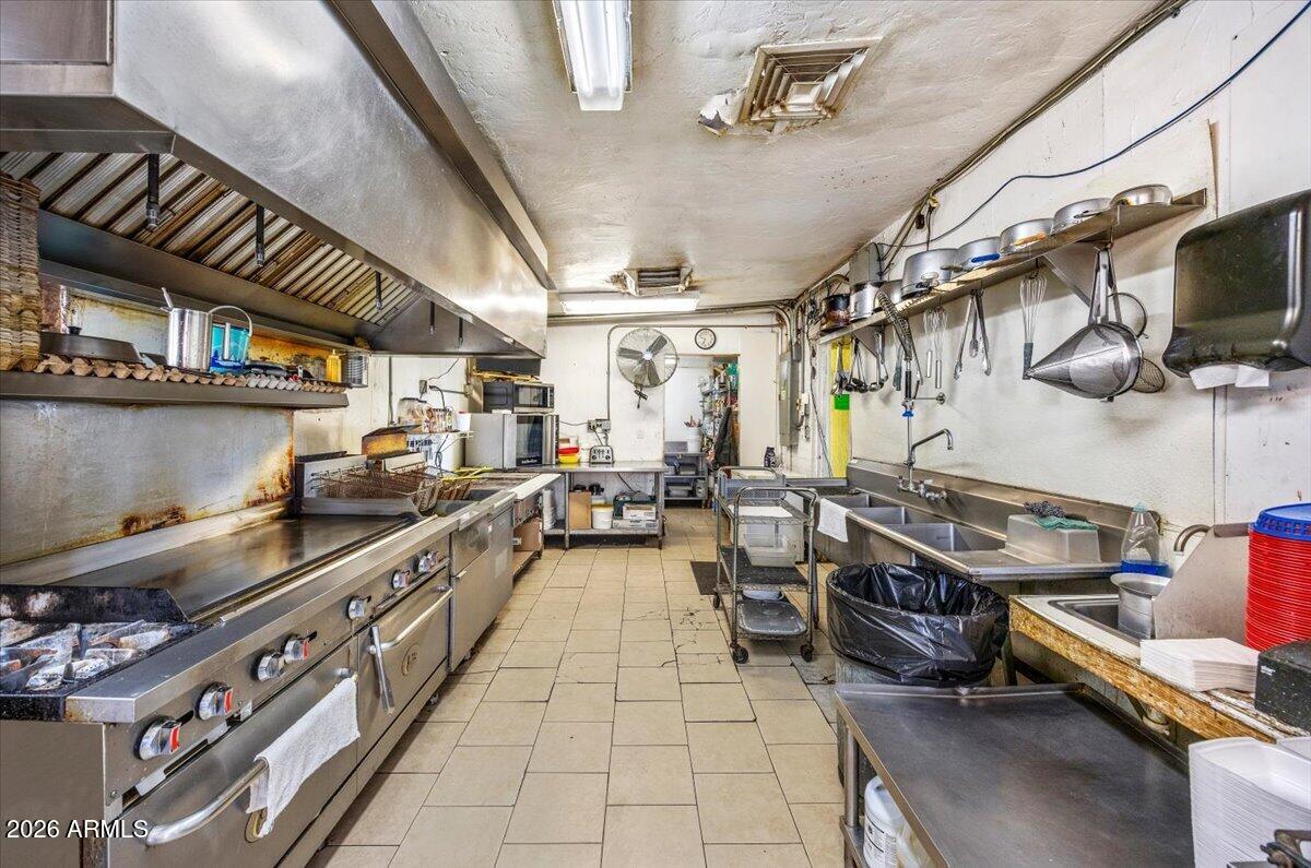 MESA BONITA - Commercial Sale