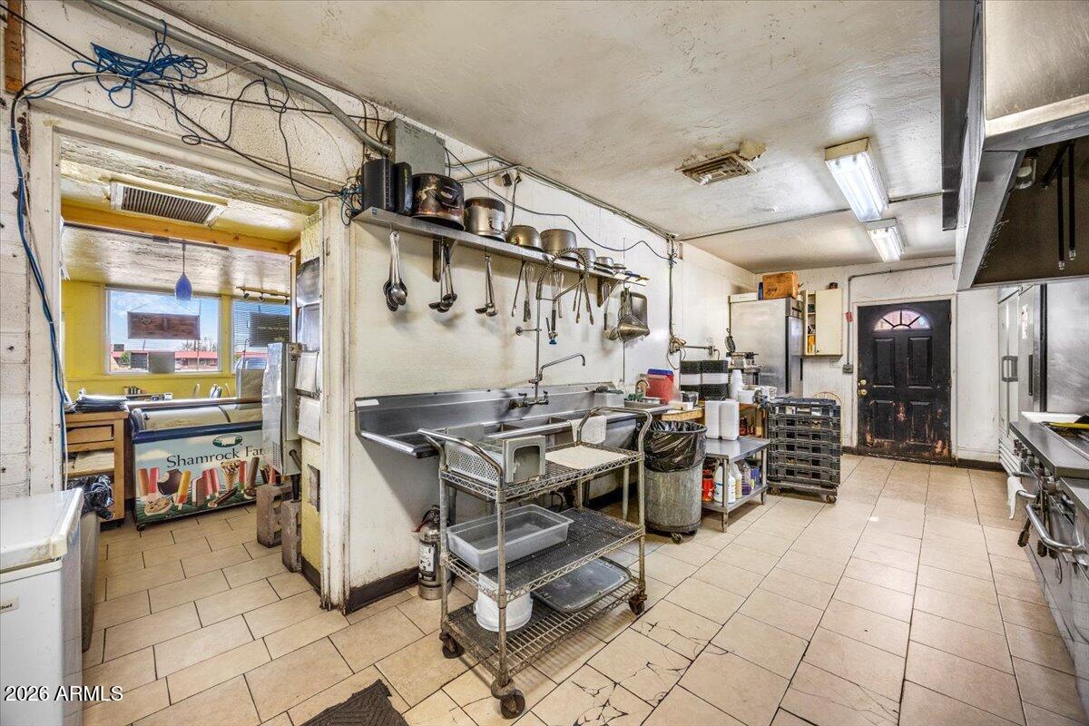 MESA BONITA - Commercial Sale