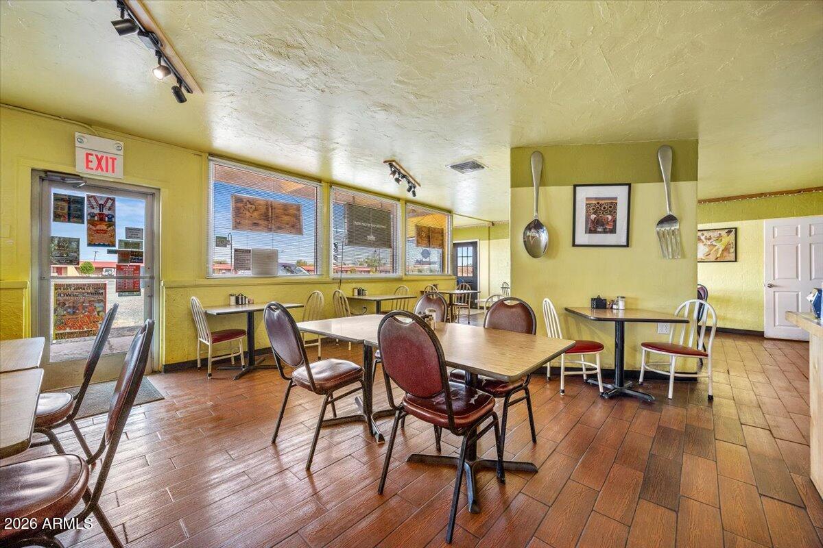 MESA BONITA - Commercial Sale