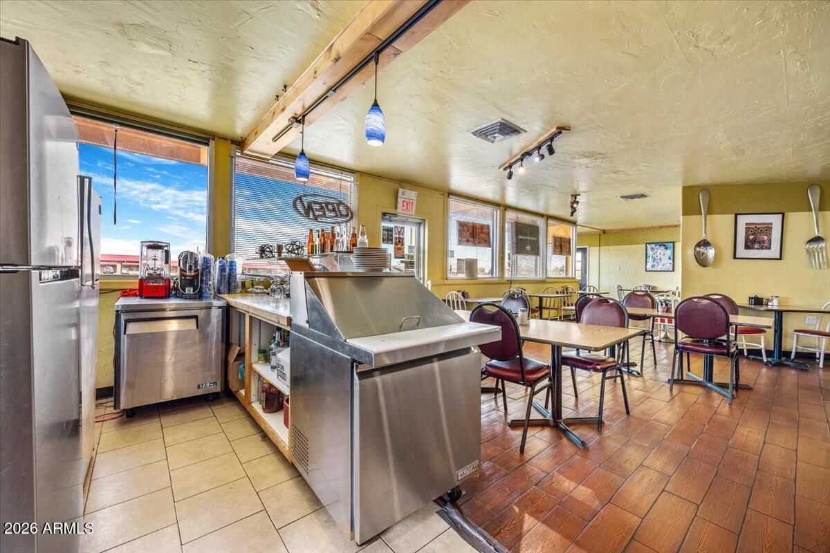 MESA BONITA - Commercial Sale