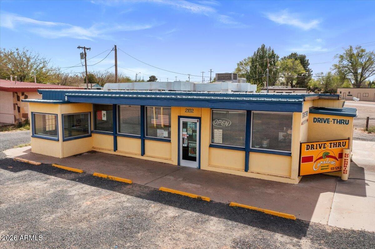 2102 NAVAJO Boulevard