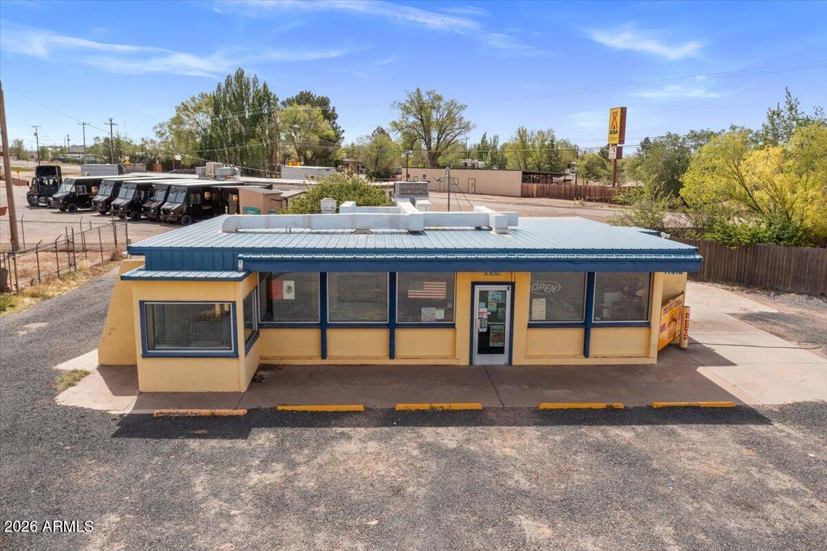 2102 NAVAJO Boulevard