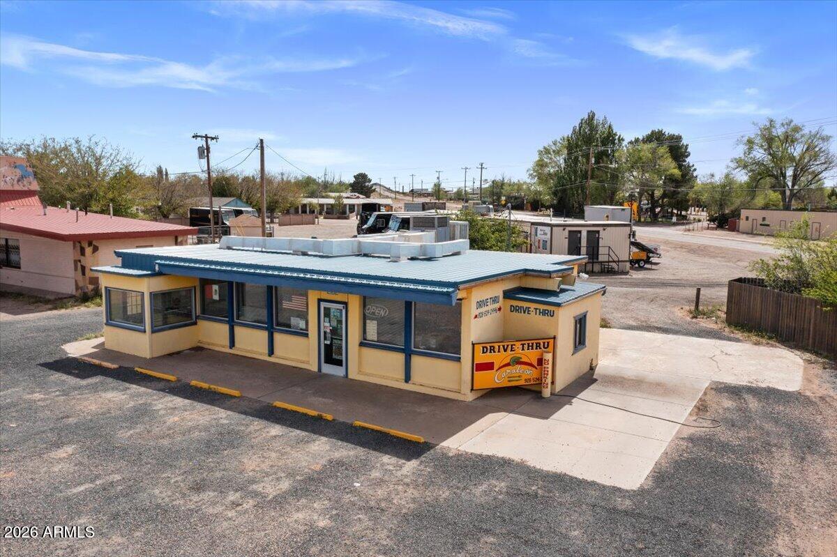 2102 NAVAJO Boulevard