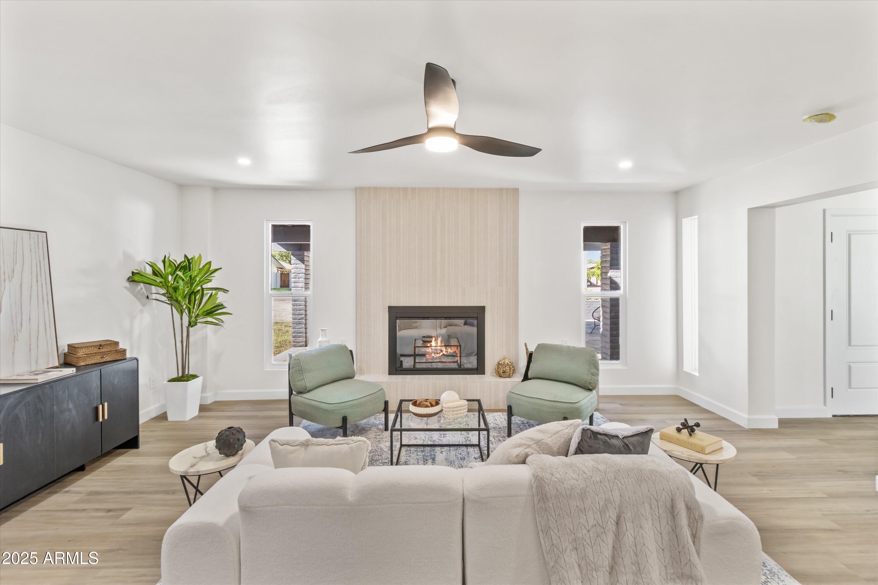 2029 W SHAWNEE Drive