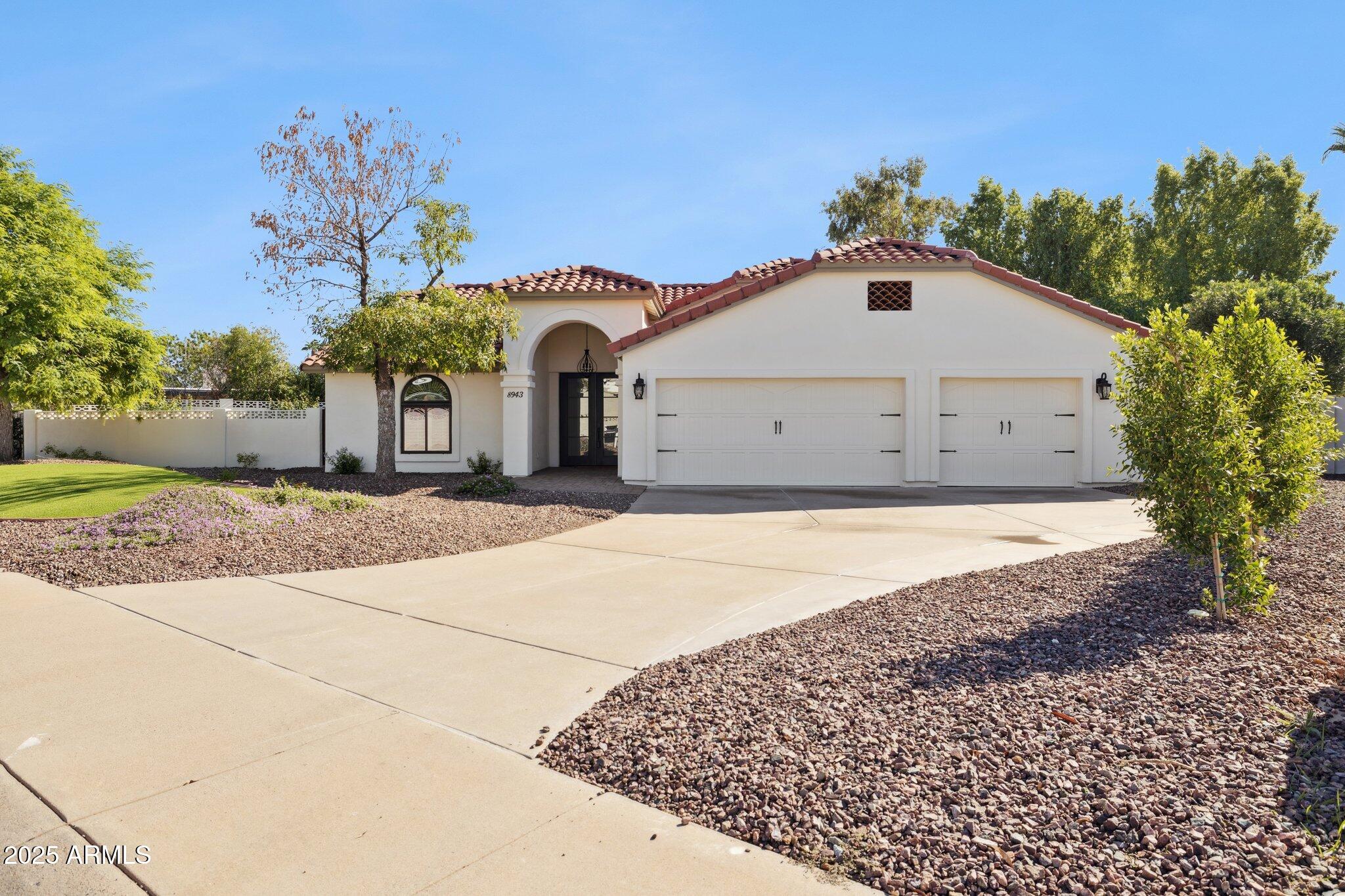 8943 N 80th Place