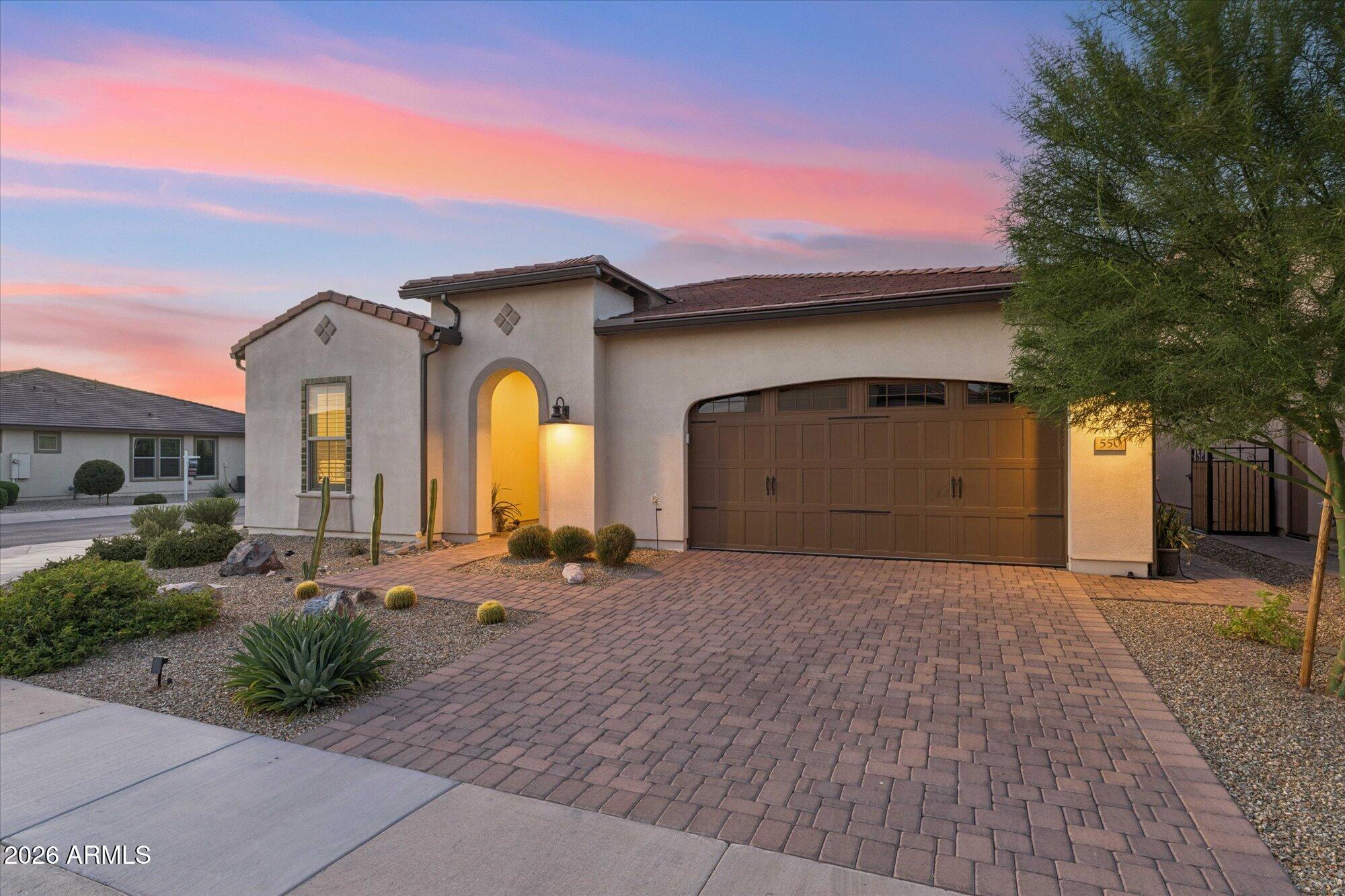 550 E CITRUS HOLLOW Way