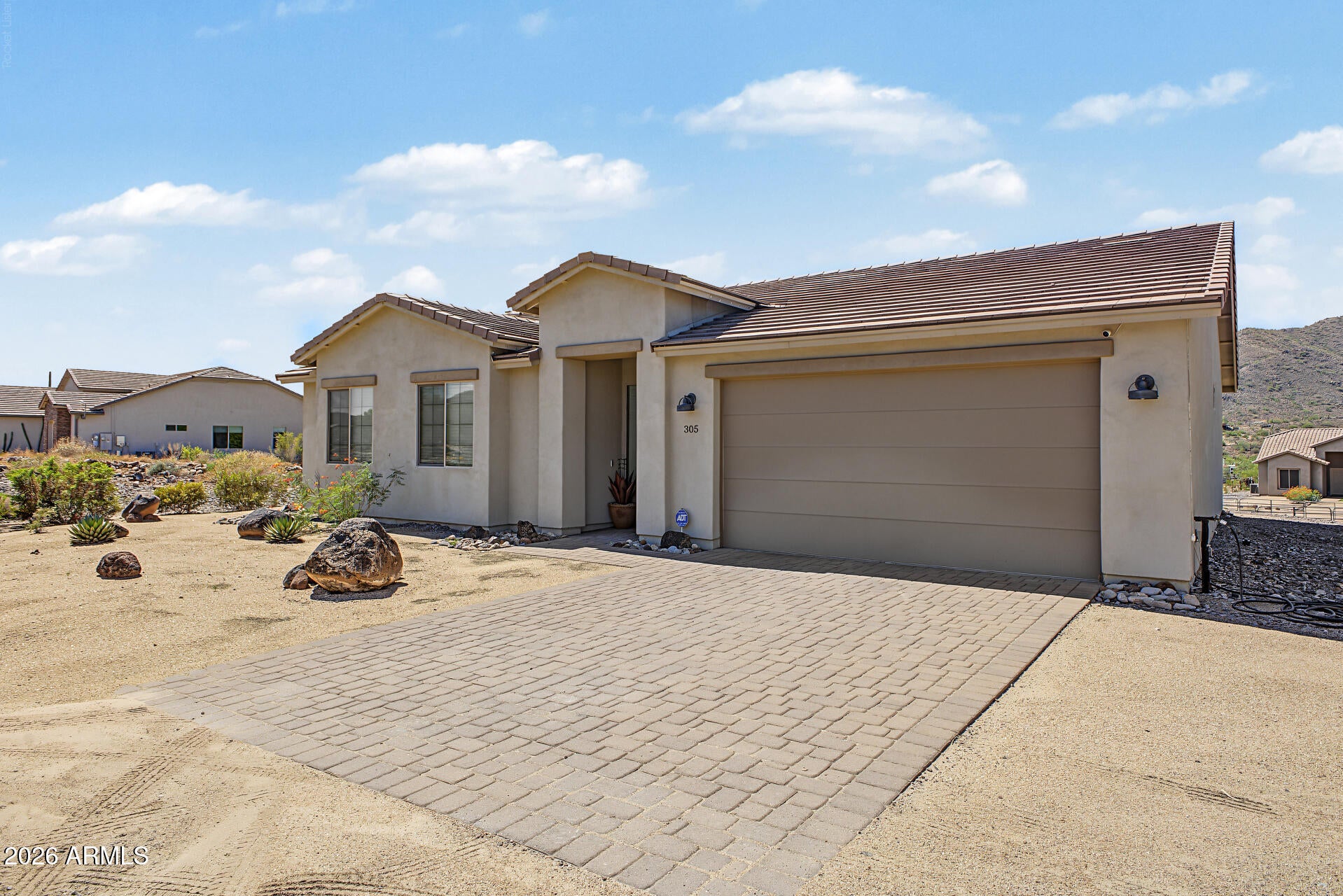 305 W LEANN Lane