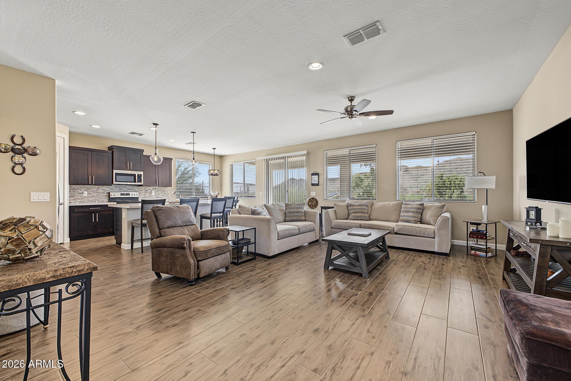 305 W LEANN Lane