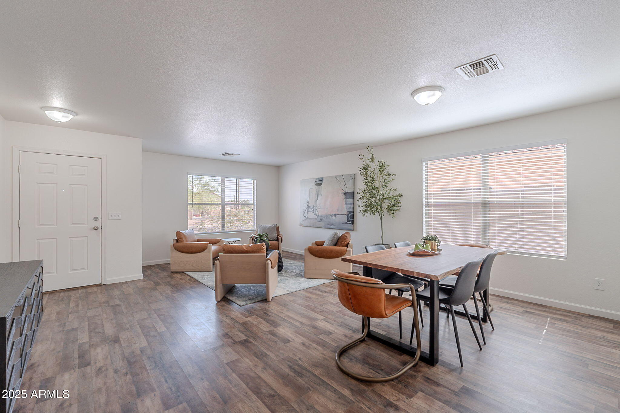 2745 W SUNSHINE BUTTE Drive